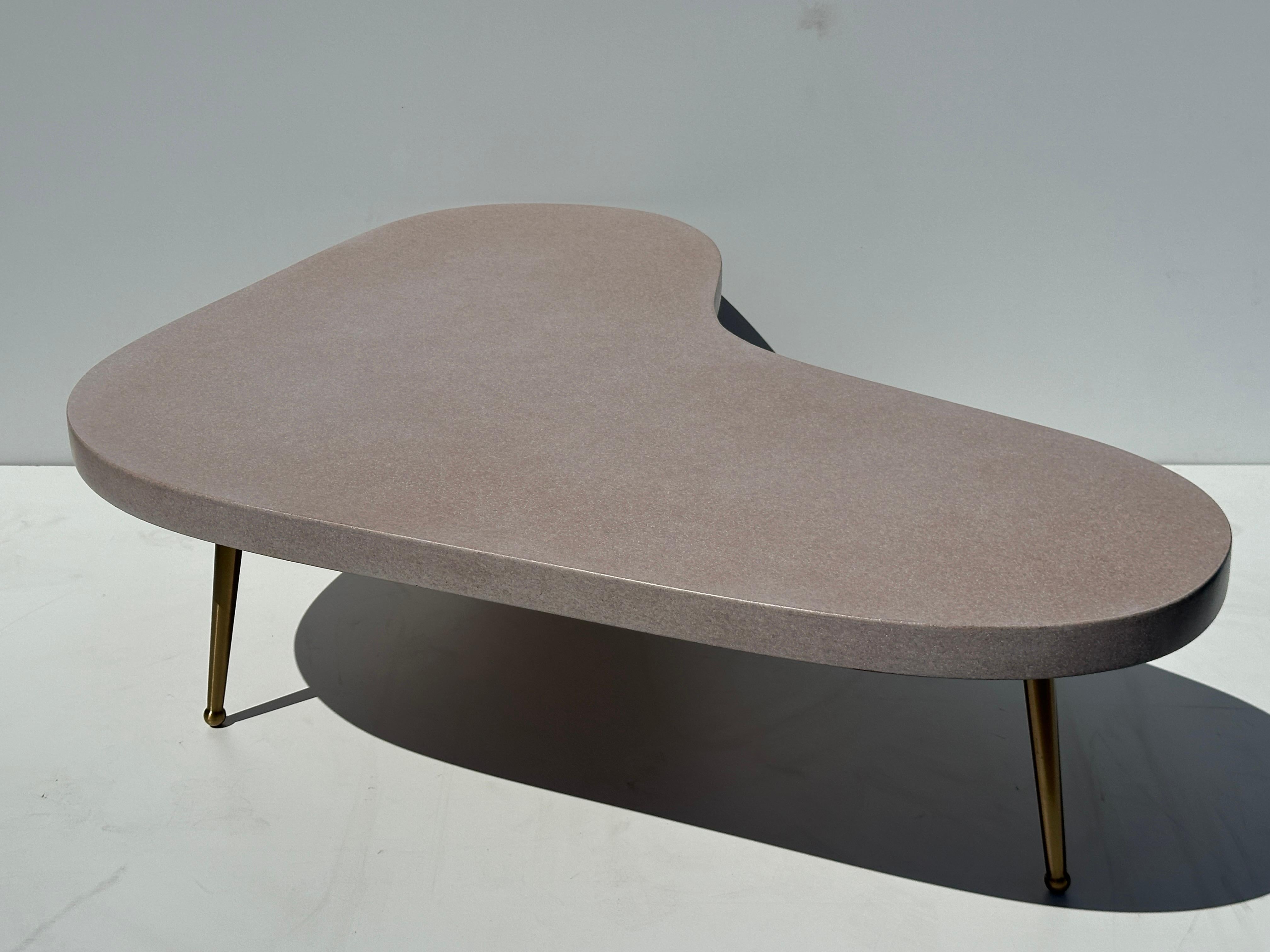 Table basse en liège en forme de boomerang Bon état - En vente à North Hollywood, CA