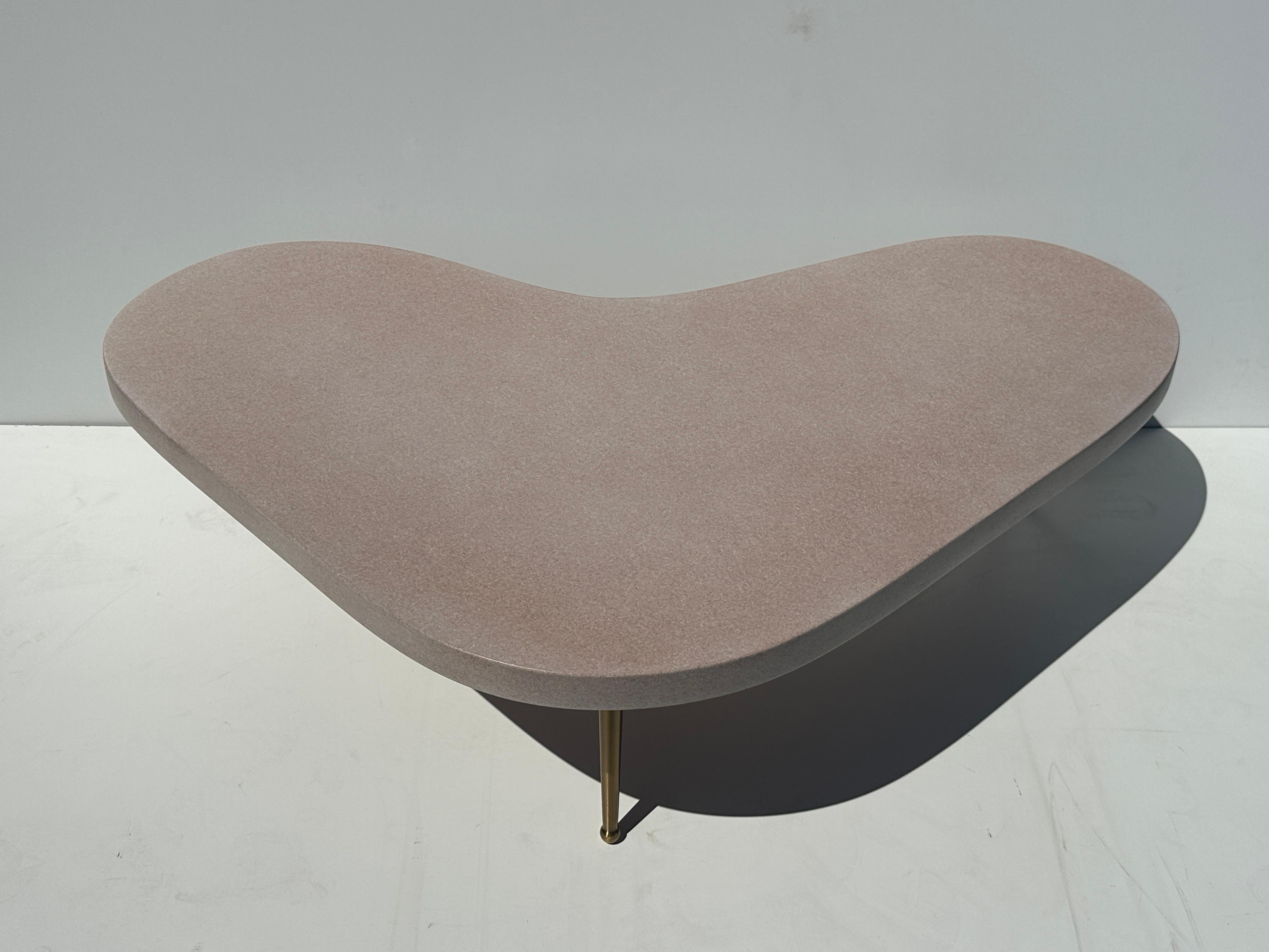 XXIe siècle et contemporain Table basse en liège en forme de boomerang en vente