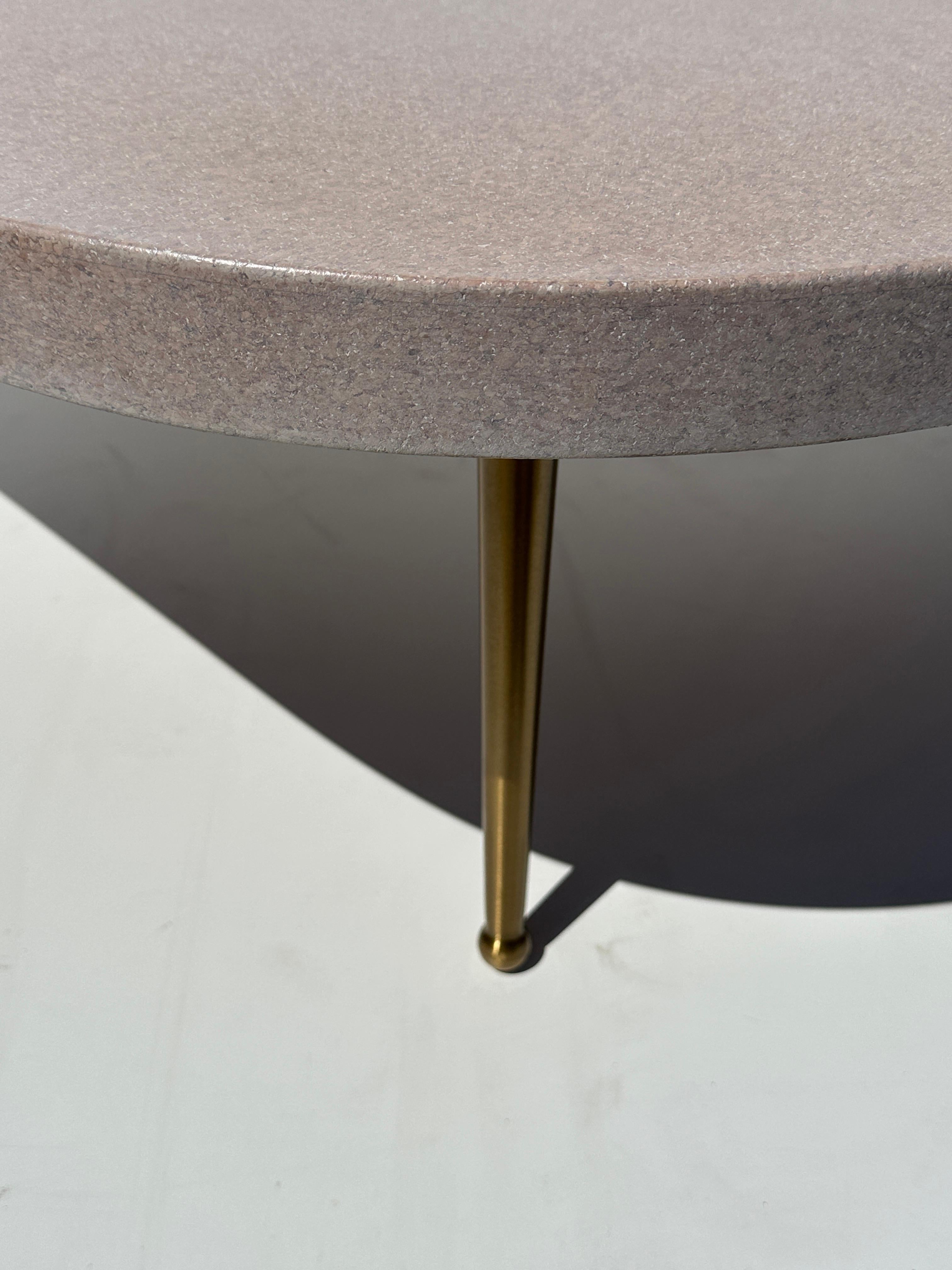 Table basse en liège en forme de boomerang en vente 1