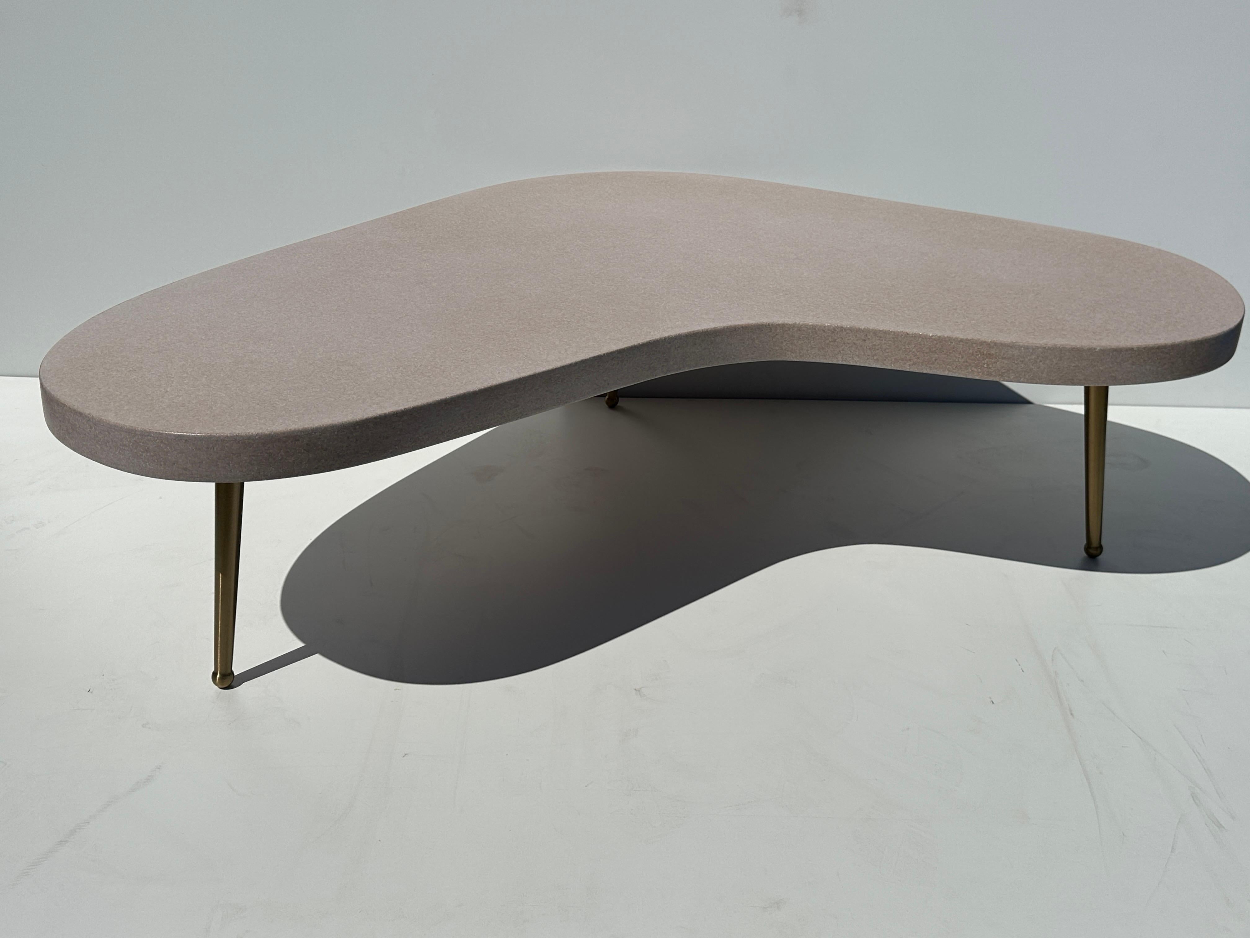 Table basse en liège en forme de boomerang en vente 2