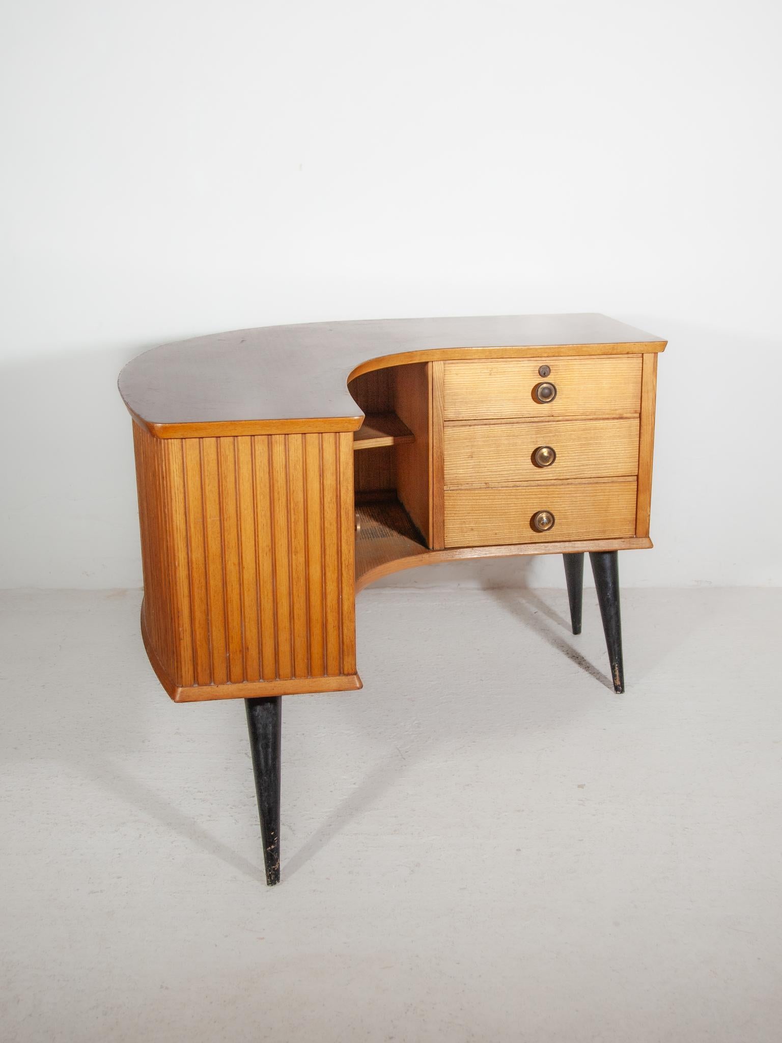 Boomerang Shaped Desk, Shop Counter, 1950s by Alfred Hendrickx For Sale 3
