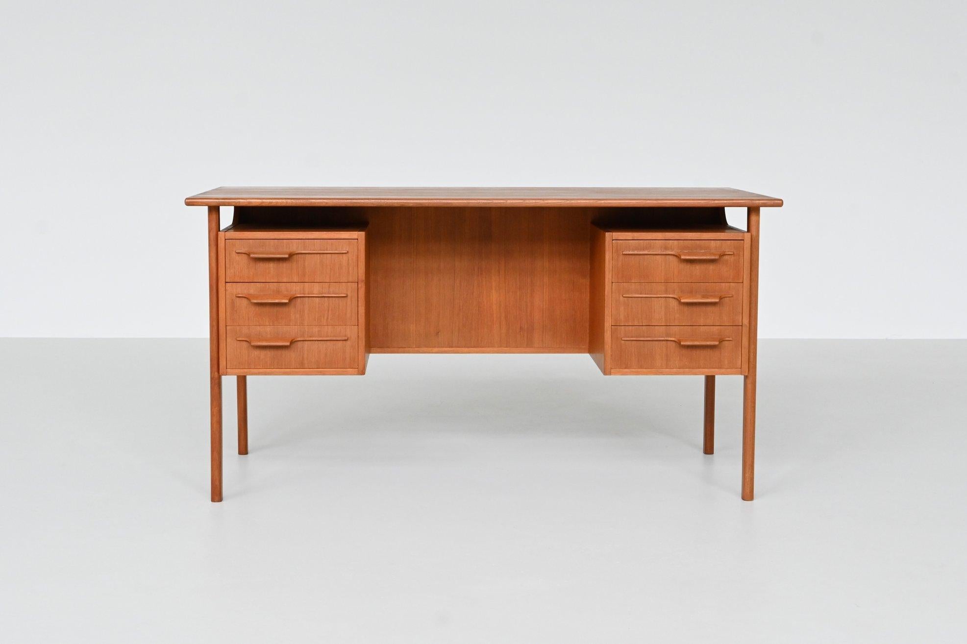 Beautiful boomerang shaped writing desk manufactured by IMHA Mobelfabrik, Denmark 1960. This very nice symmetric desk is made of veneered teak wood and is supported by a solid teak wooden frame. This high quality desk has very nice details like the