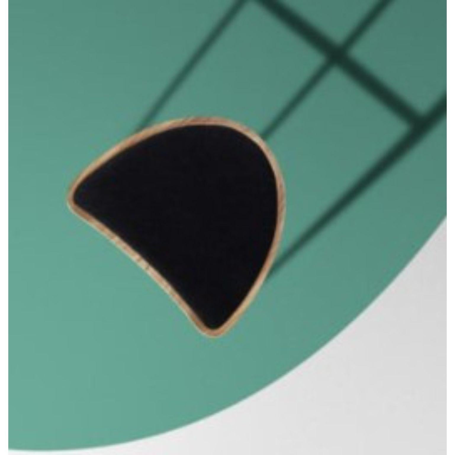 Boomerang-Hocker ohne Rückenlehne von Pepe Albargues
Abmessungen: B47, T48, H79
MATERIALIEN: Lackierte Eisenstruktur (Kupfer / verchromte / goldene Eisenstruktur) 
Rückenlehne und Sitz aus Sperrholz mit einer natürlichen Eichenholzschicht