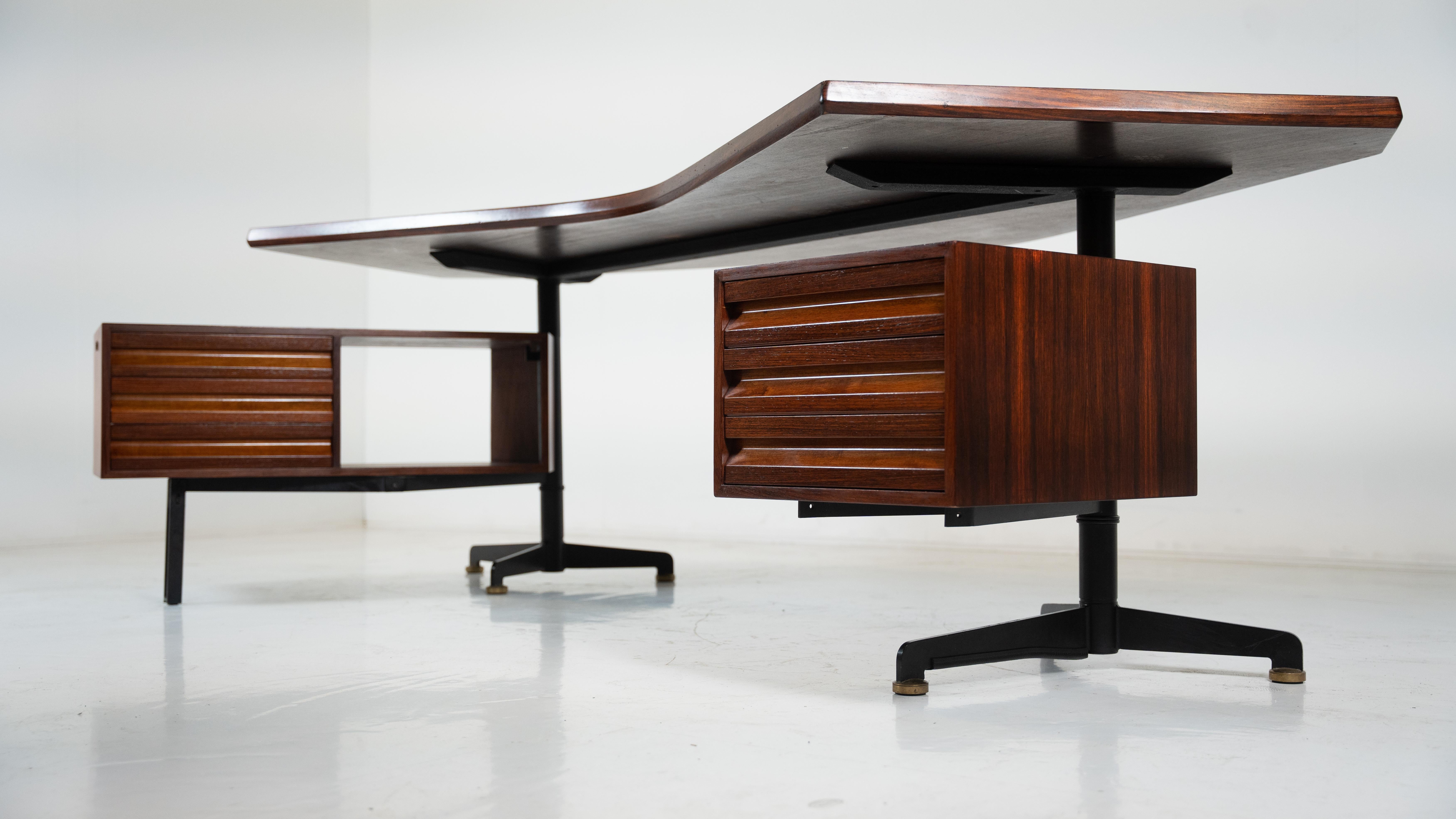 Boomerang T96 Desk by Osvaldo Borsani for Tecno, Italy, 1960s In Good Condition In Brussels, BE