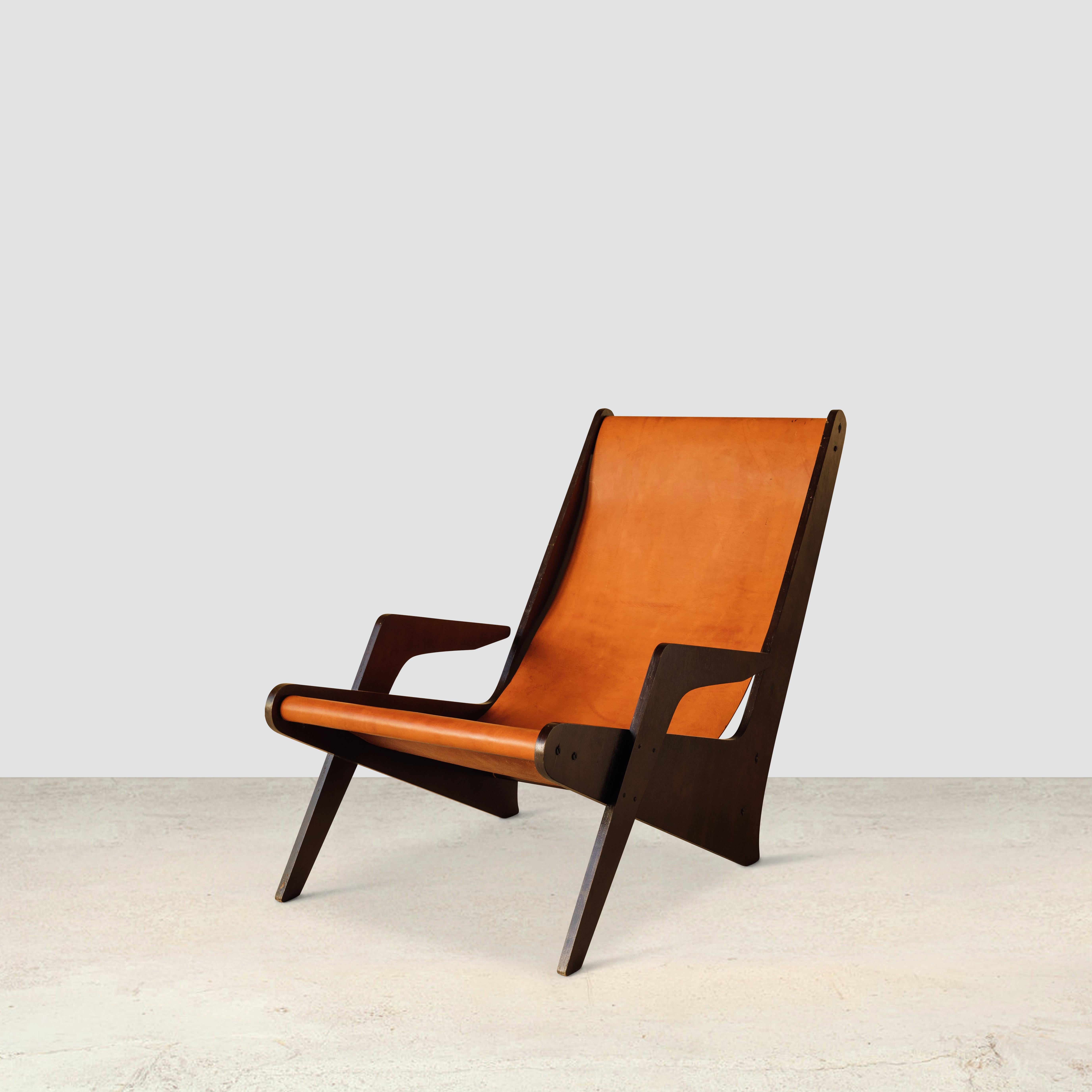 Boomerang lounge armchair
By Zanine Caldas 1950

Boomerang chair in rosewood and leather designed by Zanine Caldas and manufactured by Movies Artisticos Z. A Brazilian pioneer to the industrialization of the furniture manufacturing process, José