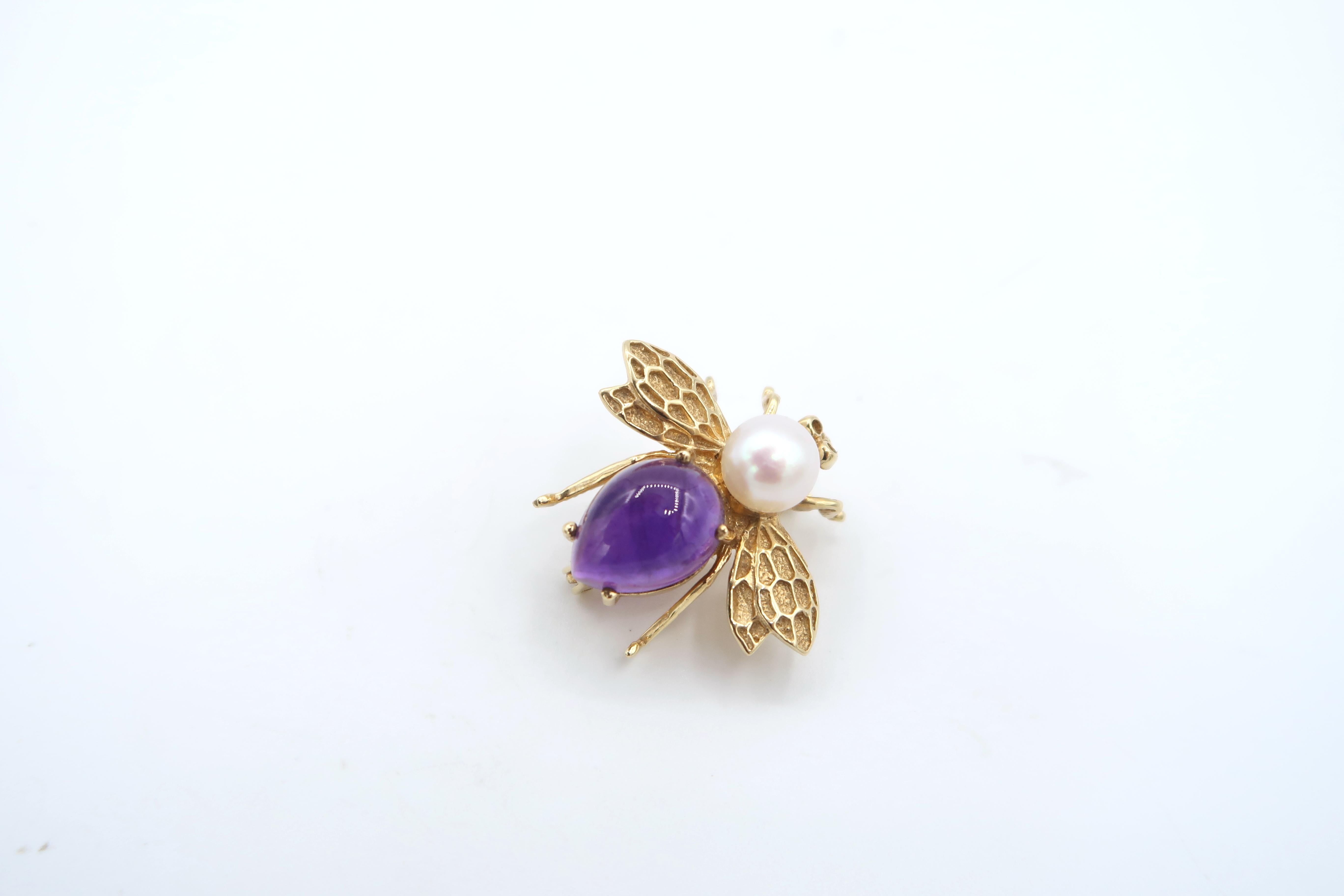 Boon Amethyst Pearl Miniature Bee Gold Brooch In New Condition In Bangkok, TH