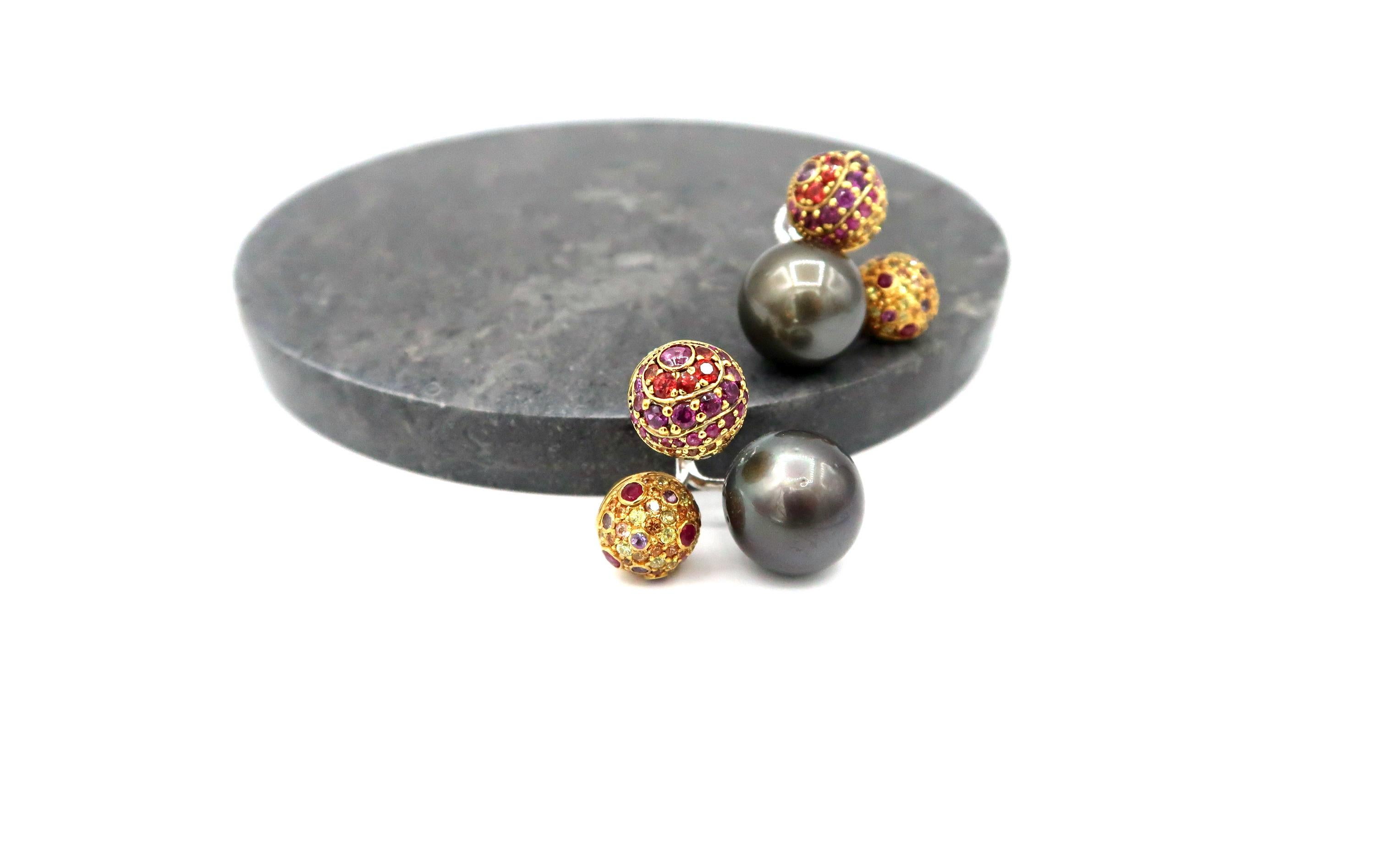 BOON Atomic Ball Front and Back Earrings in 18K Gold Embellished With Tahitian Pearls and Colour Stones

Pearls: Tahitian Pearls 2pcs.
Gold: 18K Gold 13.09g.
Coloured Stones: Yellow Sapphire, Pink Sapphire, Ruby, Amethyst, 2.92 total carat