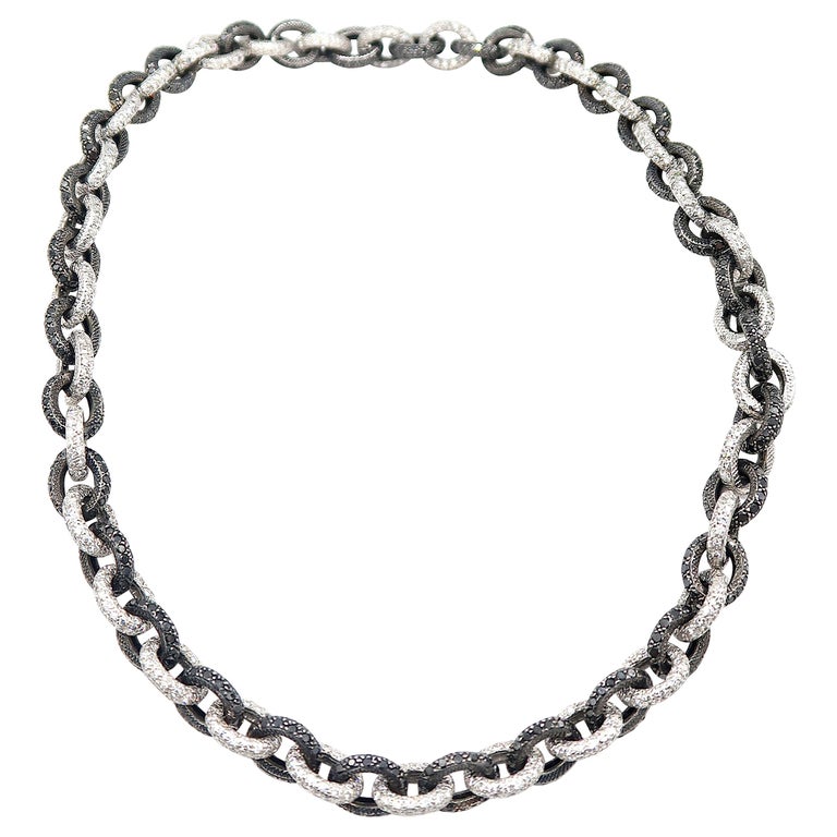 18K Gold Pavé Black and White Diamond Chain Necklace For Sale at 1stDibs