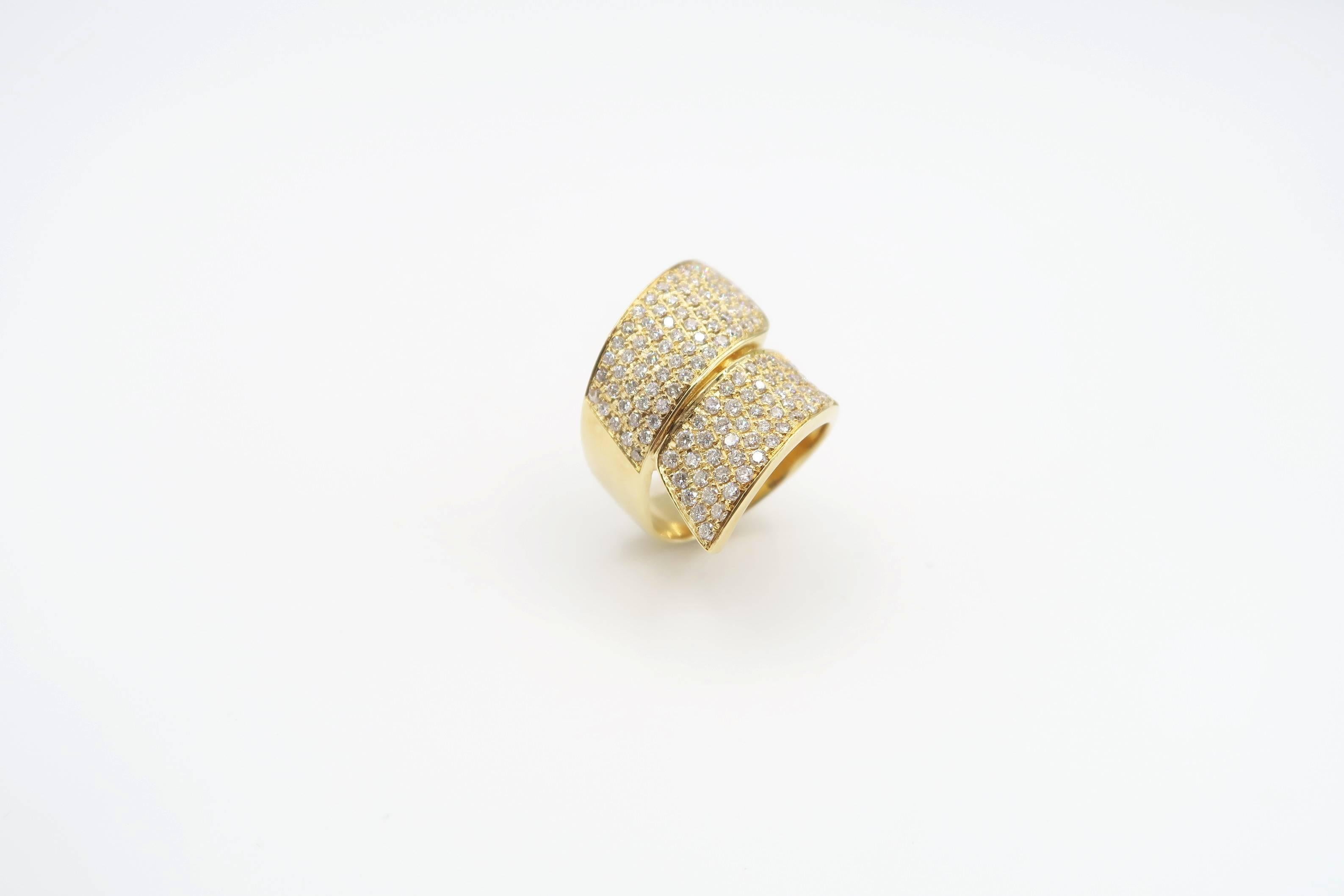 BOON Cross Pavé Diamond 18K Yellow Gold Ring

Should you wish to have the ring resized, please kindly let us know upon checkout.

Size: 52 / US 6 / UK L
Height: 2.5 cm

Diamond: 1.42 ct
Gold: 13.036 g