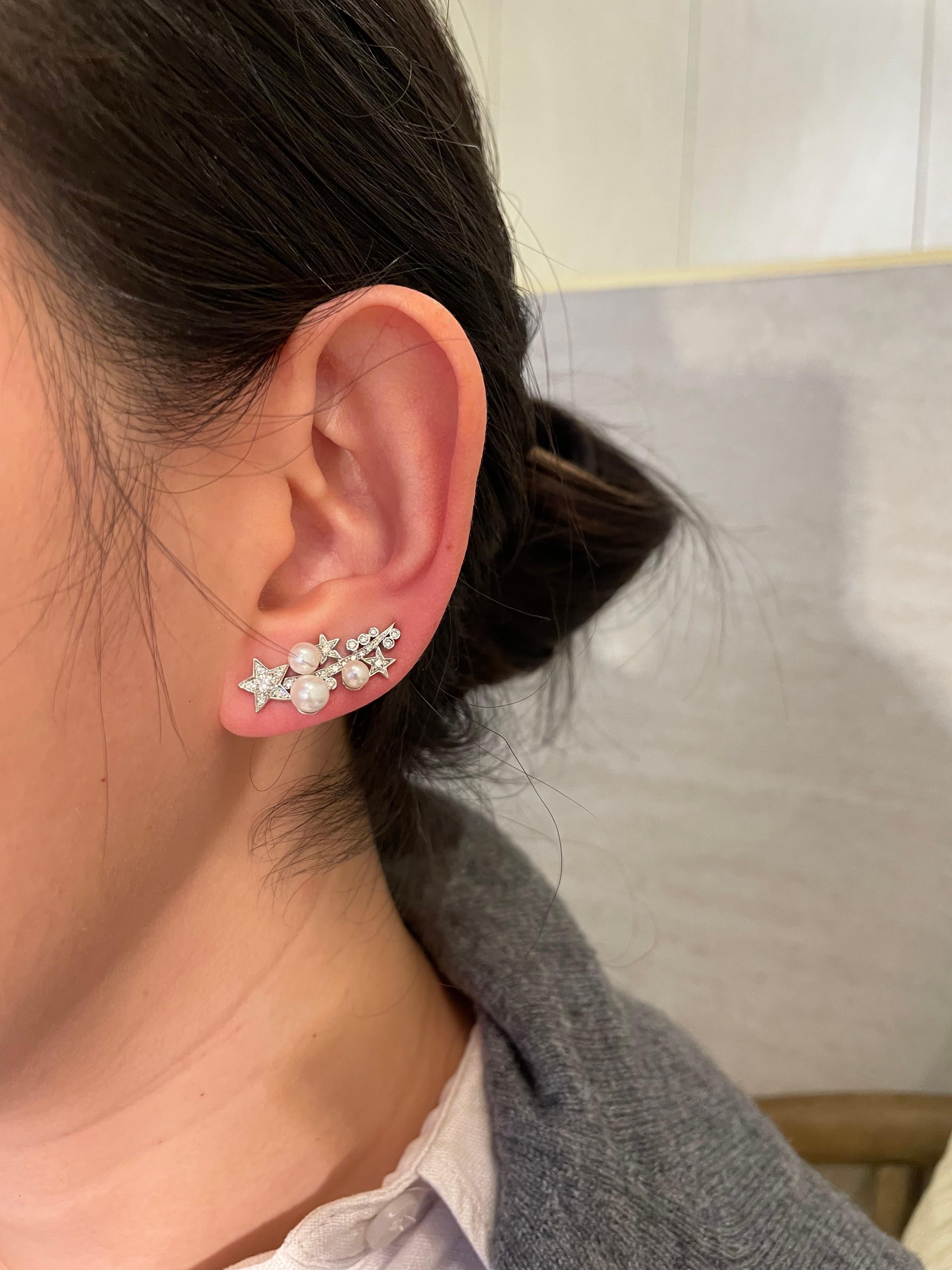 Donna BOON Moving Across the Sky Orecchini con diamanti e perle in oro bianco 18 carati in vendita