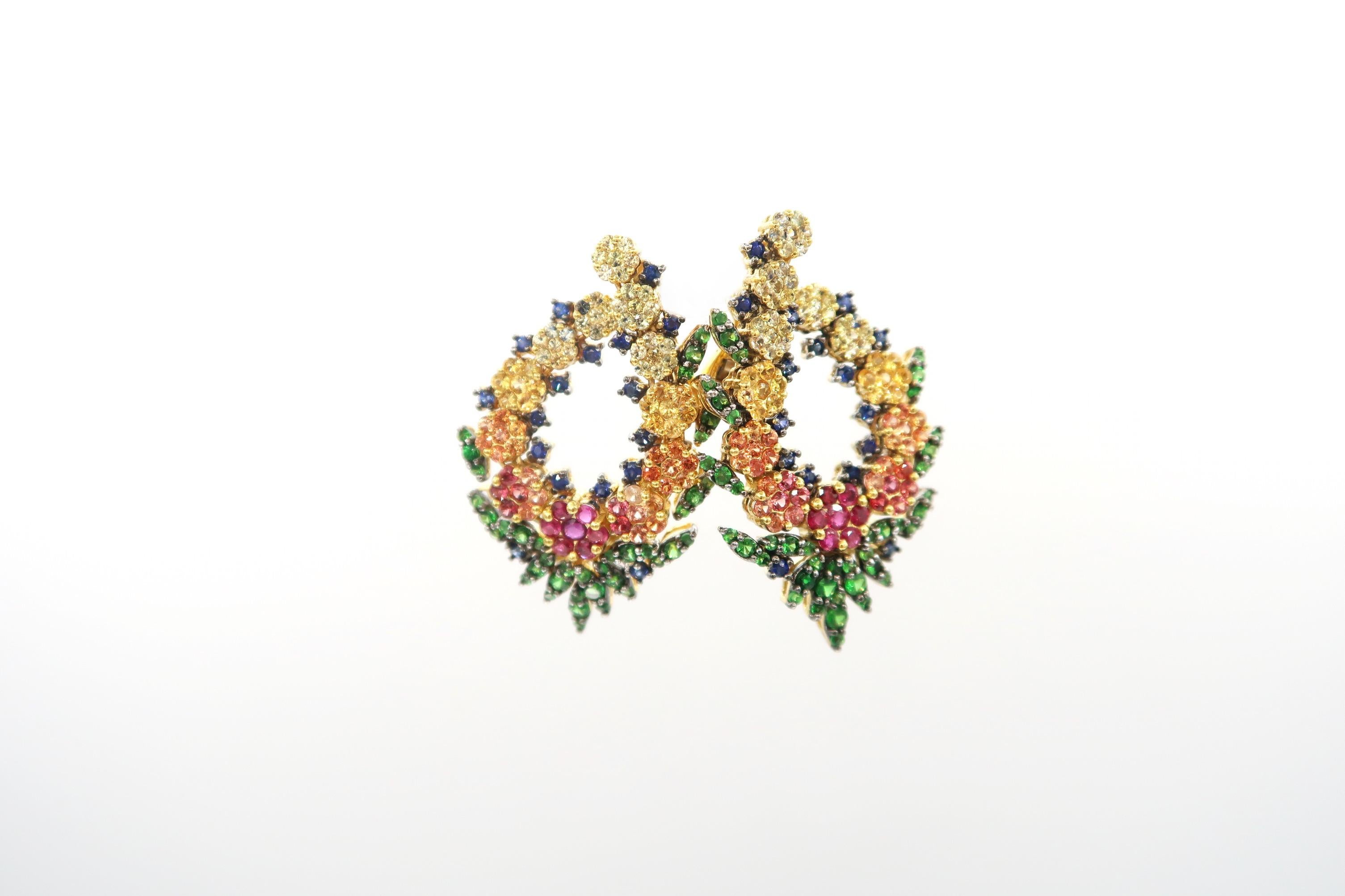 Multicolour Sapphire and Ruby Flower Wreath Clip on Earrings in 18K Yellow Gold

Gold: 18K Yellow Gold 19.80g.
Sapphire & Ruby: 5.335cts.