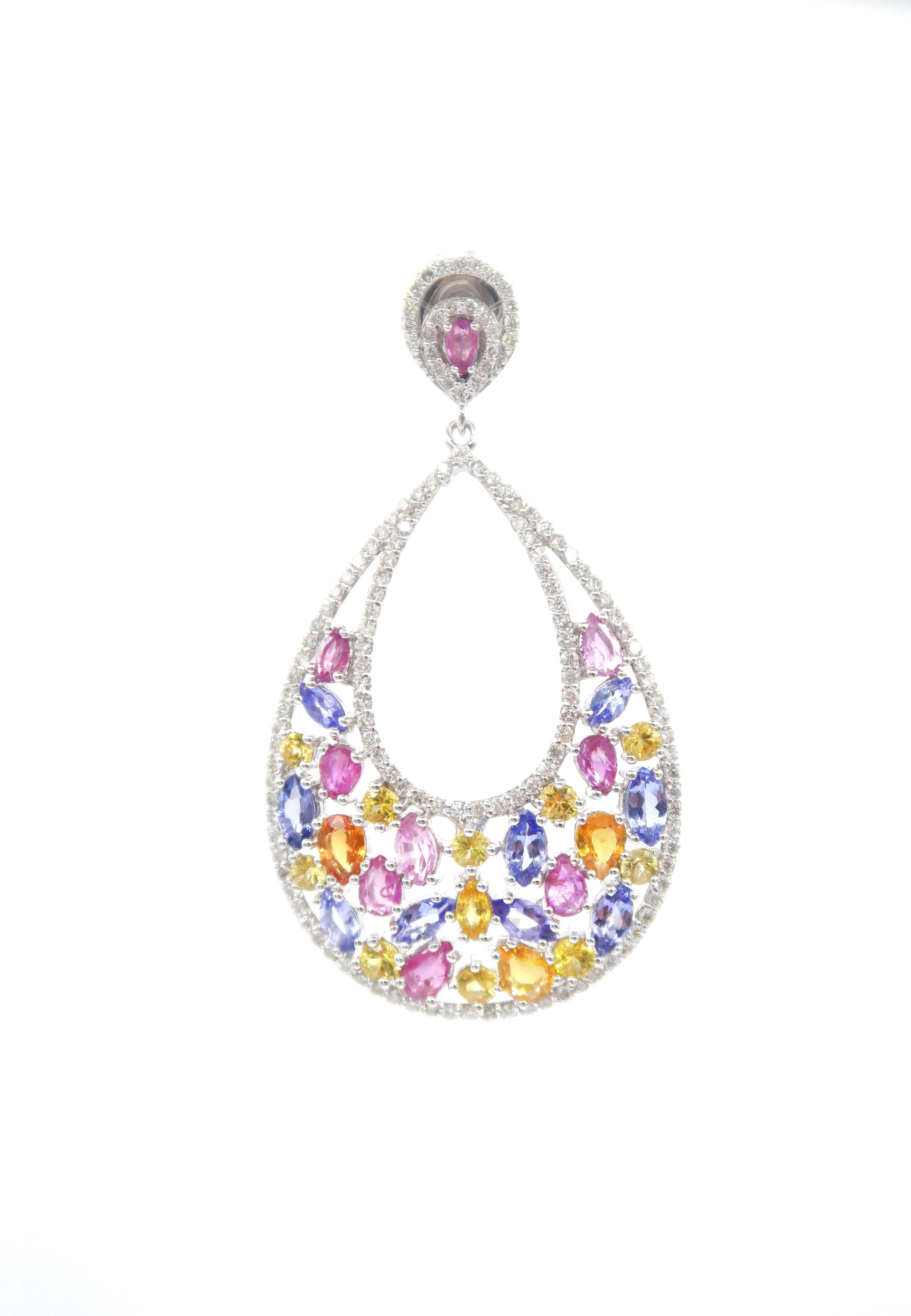 BOON Chandelier Earrings with Pink Sapphire, Yellow Sapphire, Blue Sapphire and Diamond

Metal: 18K White Gold, 19.44 g
Sapphire: pink, blue and yellow, 7.00 ct
Diamond: round brilliant, 1.62 ct
