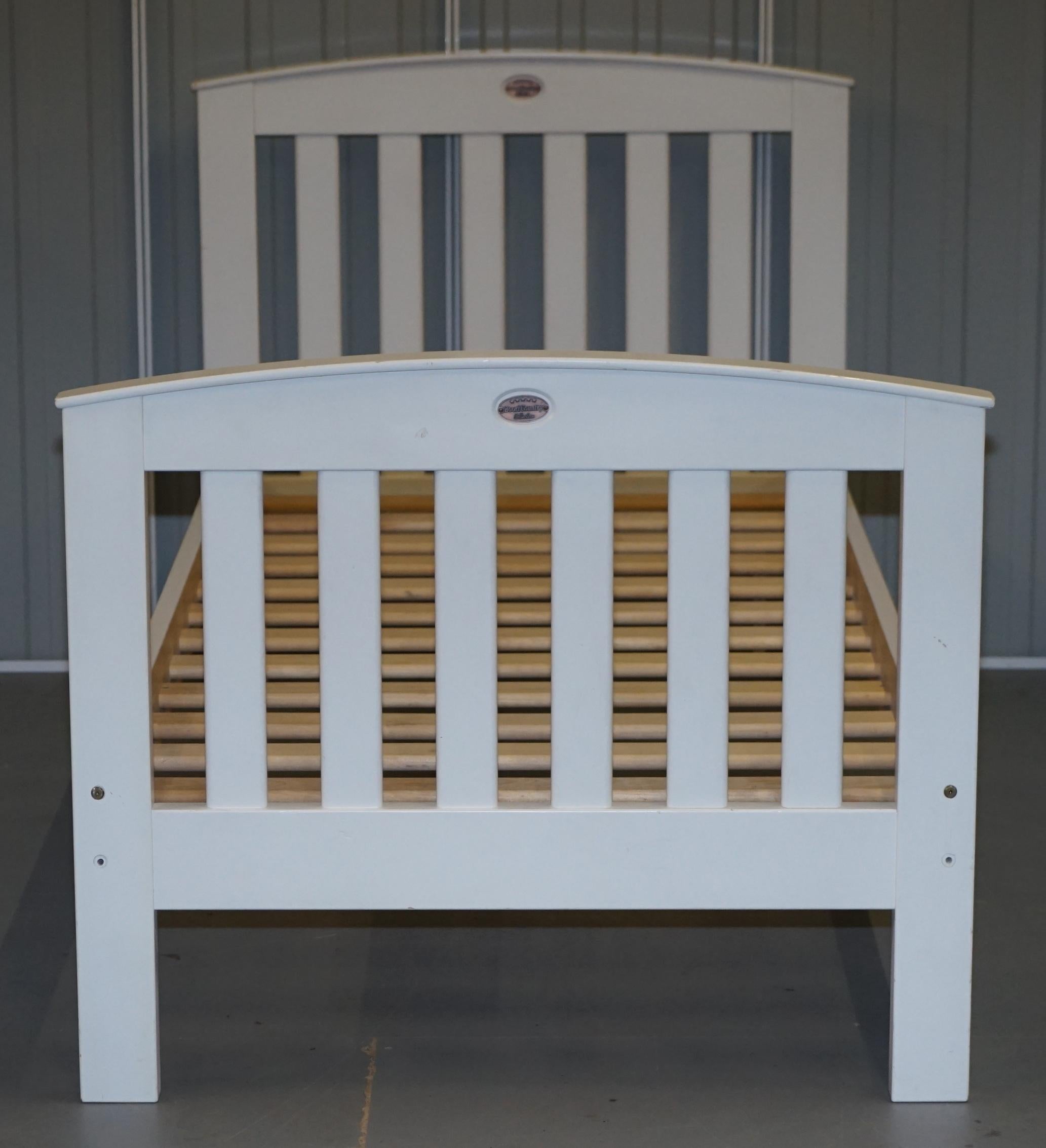 We are delighted to offer for sale this original Boori Country Collection white painted bed frame

A well made and good looking bed frame, its unisex being a simple white, all solid pine, everything is complete and ready to go 

This auction