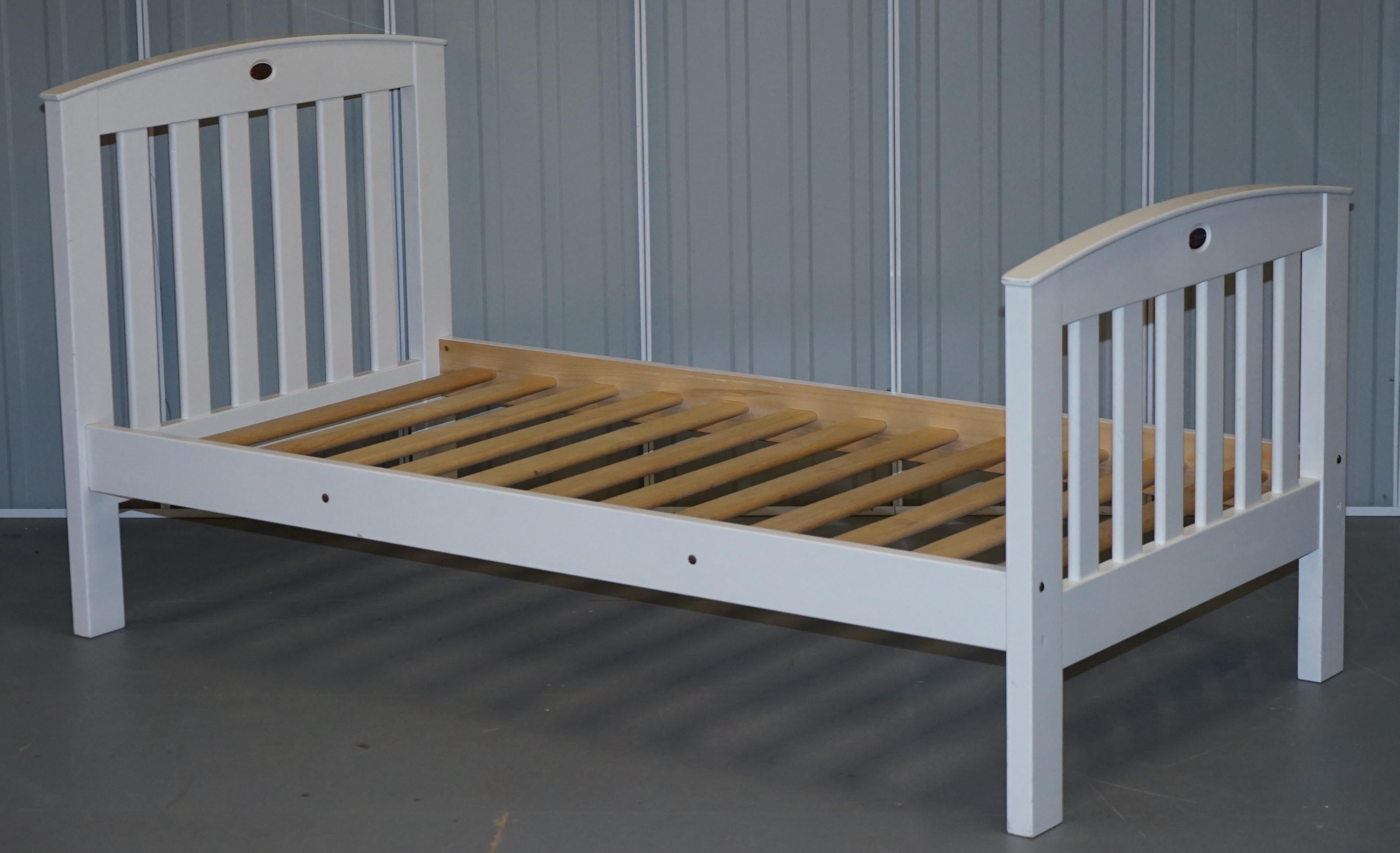 Moderne Cadre de lit simple pour enfant en pin peint en blanc de la collection Boori Country en vente
