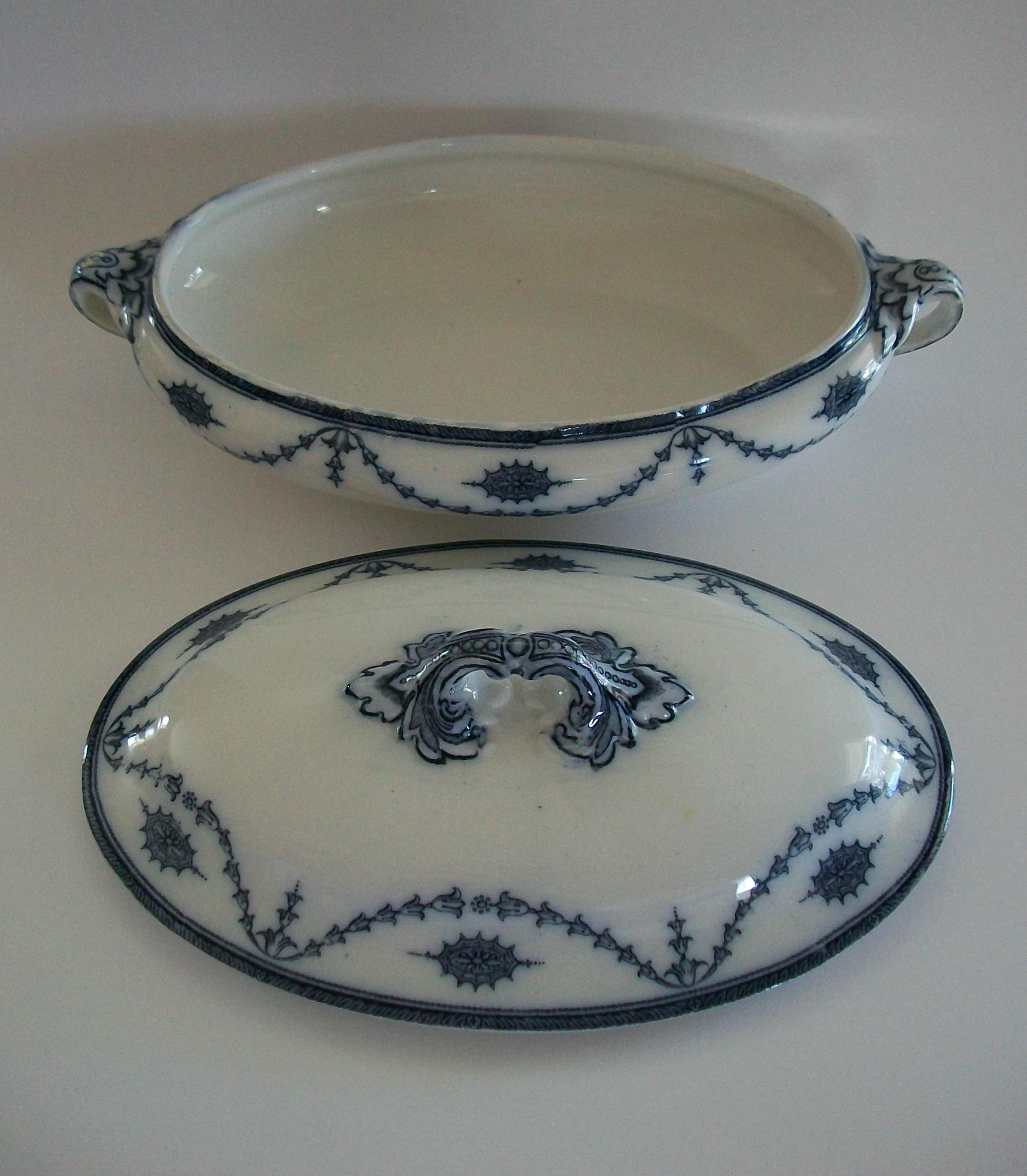 BOOTHS - Modello Chippendale - Antico piatto da portata blu - K.K. - C. 1906 in vendita 2