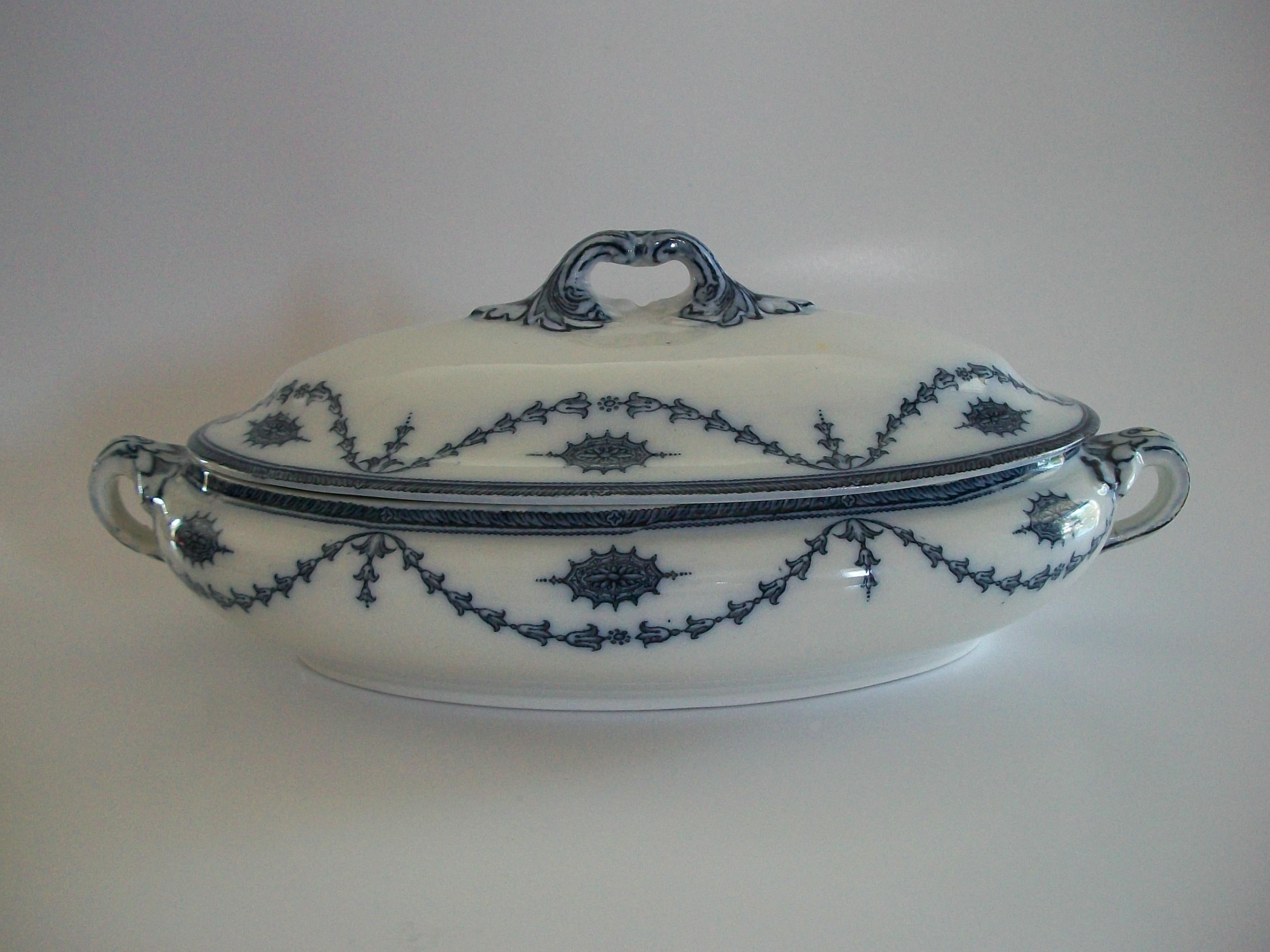 Inglese BOOTHS - Modello Chippendale - Antico piatto da portata blu - K.K. - C. 1906 in vendita