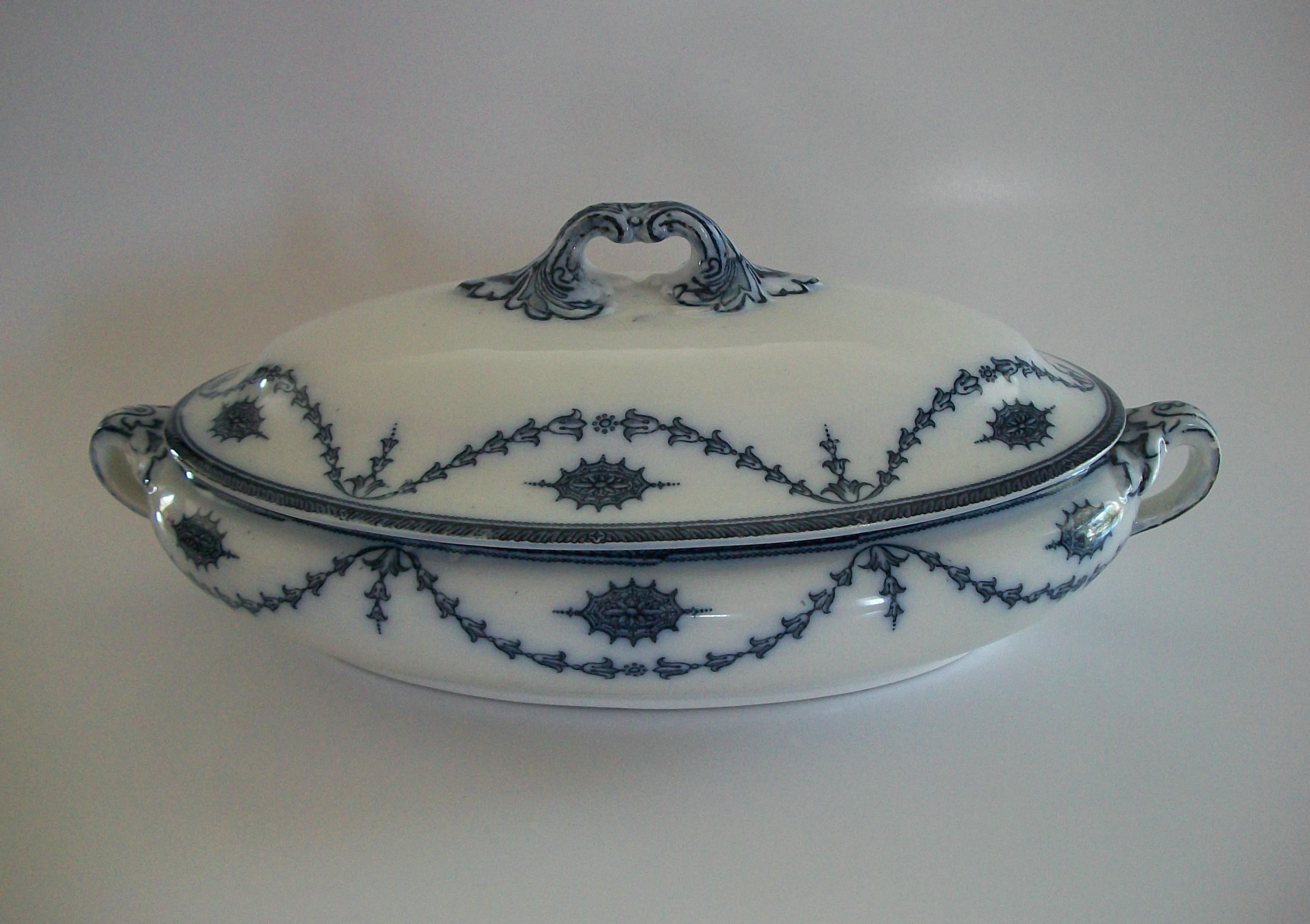 XX secolo BOOTHS - Modello Chippendale - Antico piatto da portata blu - K.K. - C. 1906 in vendita