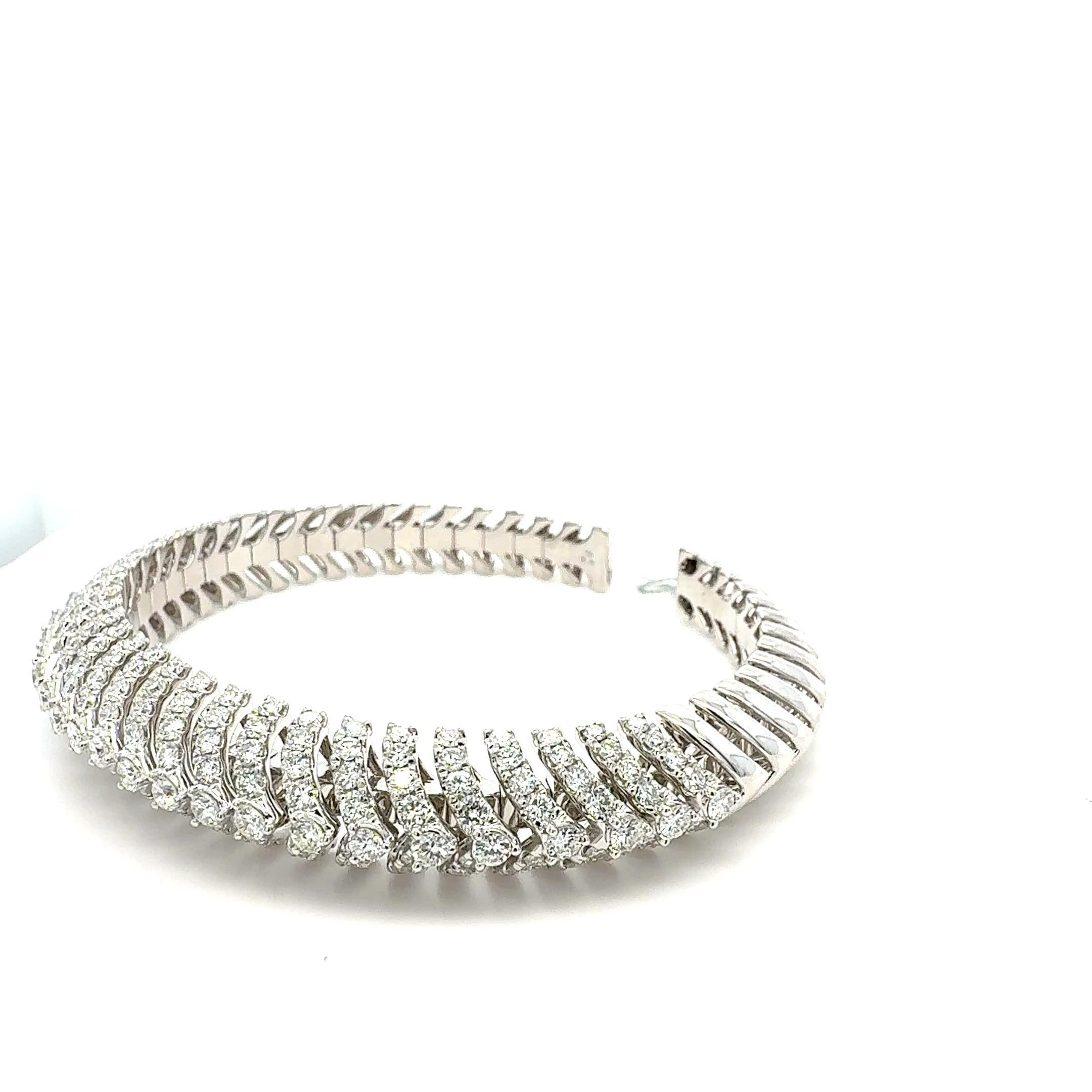 Bora und Co 18K Weißgold & Naturdiamanten Flex-Armreif im Zustand „Neu“ im Angebot in New York, NY