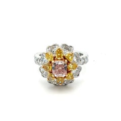 Bora & Co 0,60ct SI2 Fancy Pink Diamond & Diamond Ring