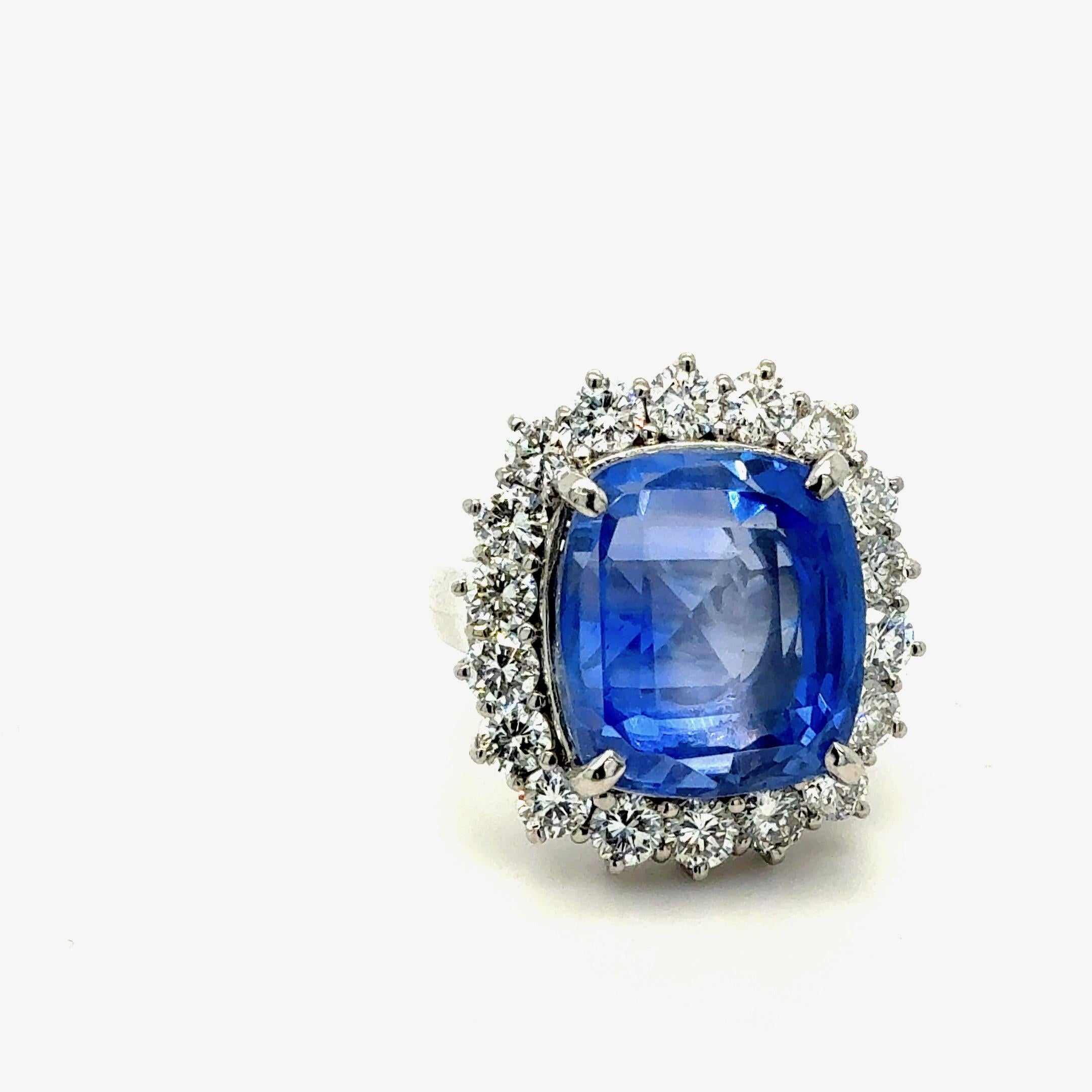 Bora & Co GIA Anillo de platino con zafiro azul y diamantes de Sri Lanka de 21,25 ct Corte cojín en venta