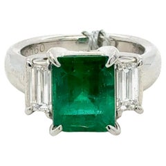 Bora
Co Bague en platine avec émeraude colombienne et diamant certifiés GRS de 2,28ct