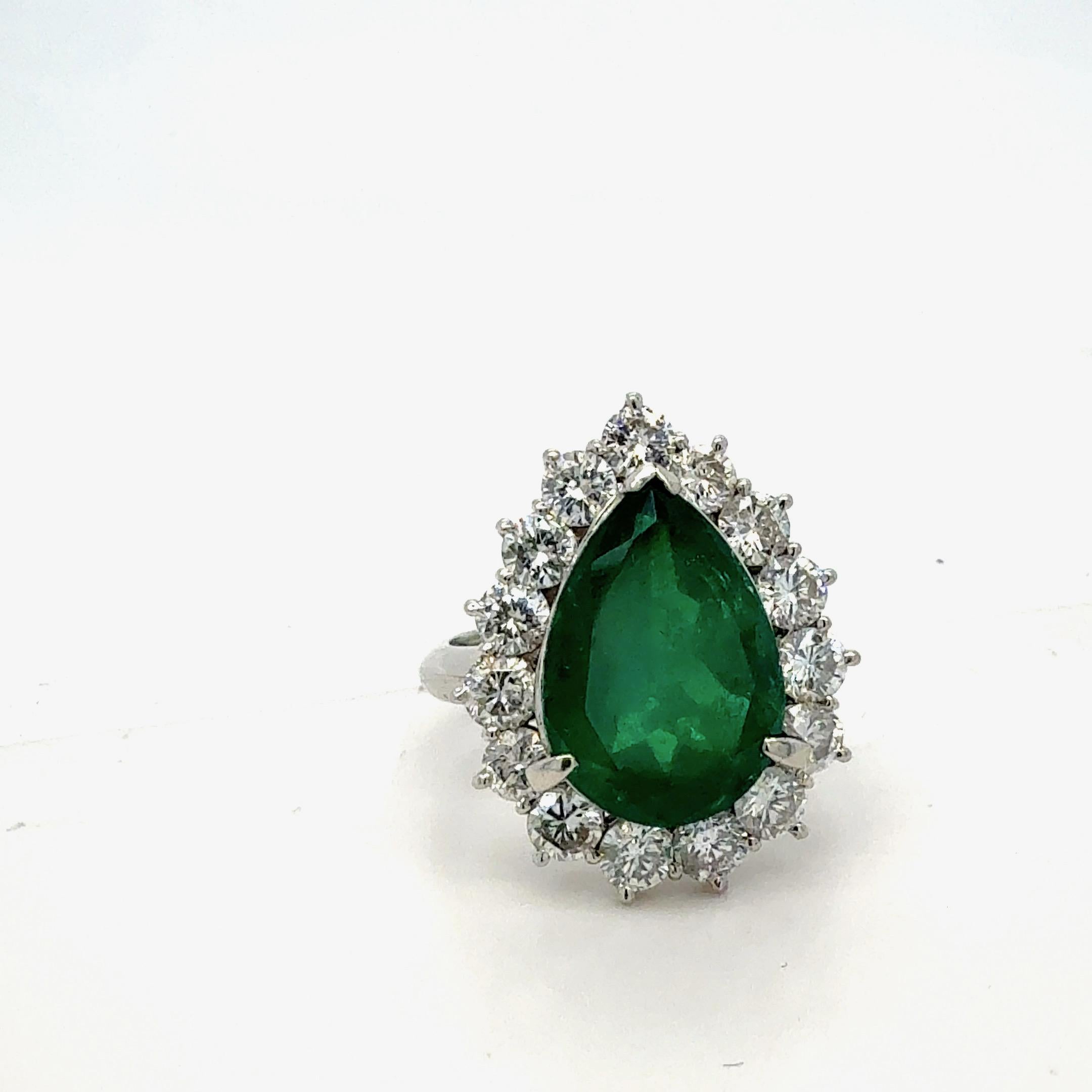 Taglio a goccia Anello con smeraldo colombiano e diamanti Bora & Co certificato GRS da 4,36 carati in vendita