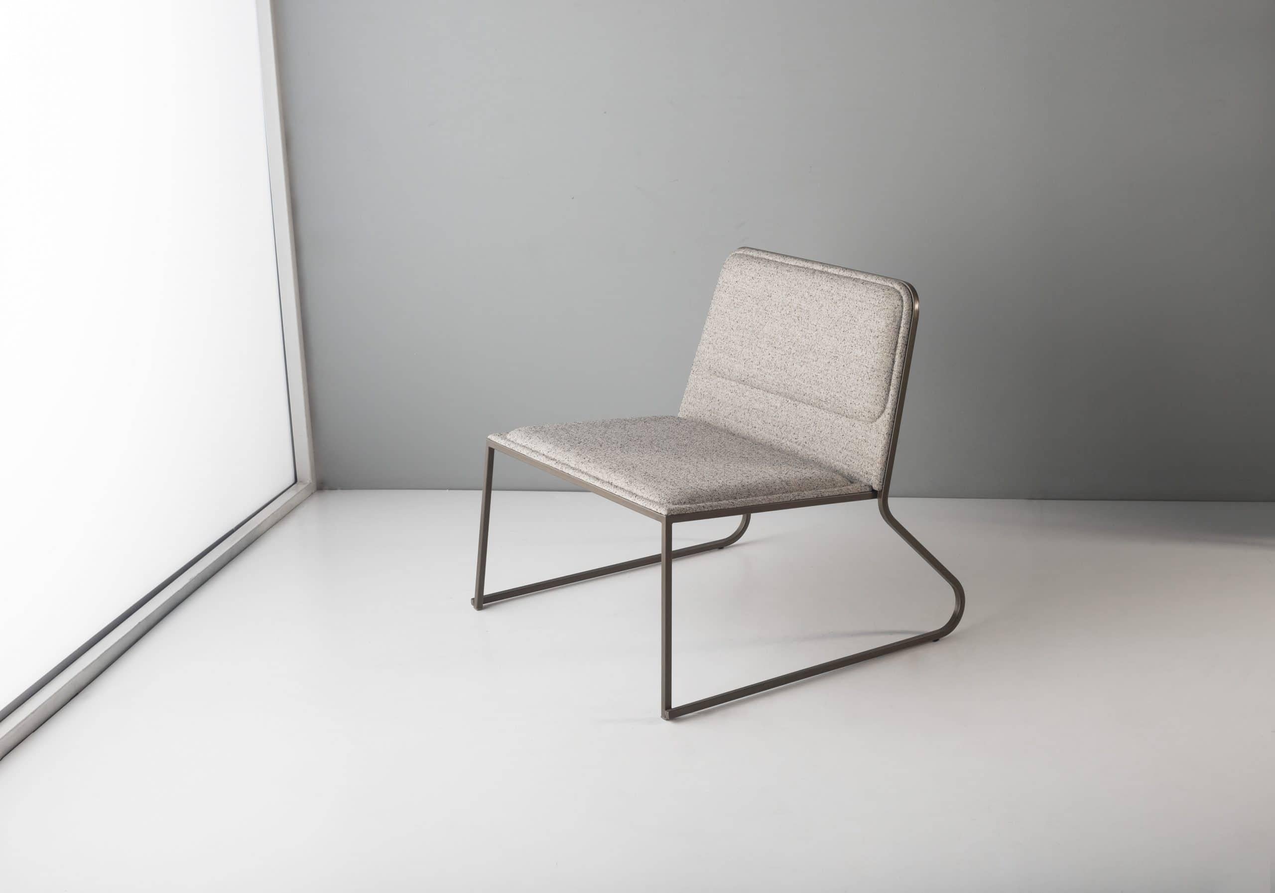 Bora Lounge Chair by Doimo Brasil
Dimensions: W 79 x D 72 x H 72 cm 
Materials: Paint, Fabric, upholstered seat.


With the intention of providing good taste and personality, Doimo deciphers trends and follows the evolution of man and his space. To