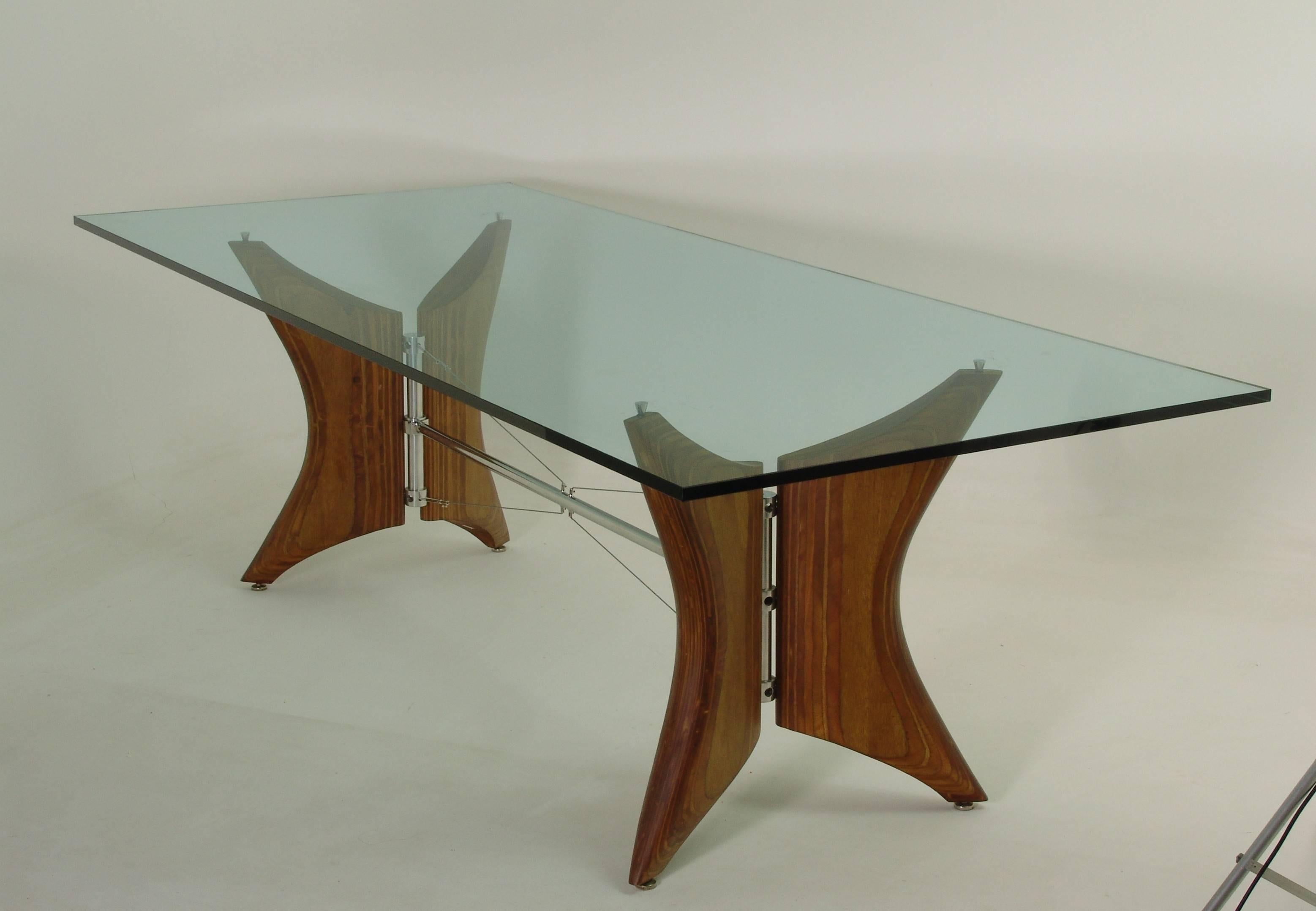 Table base with demountable leg, adjustable on the rectangular version. Made of plywood.