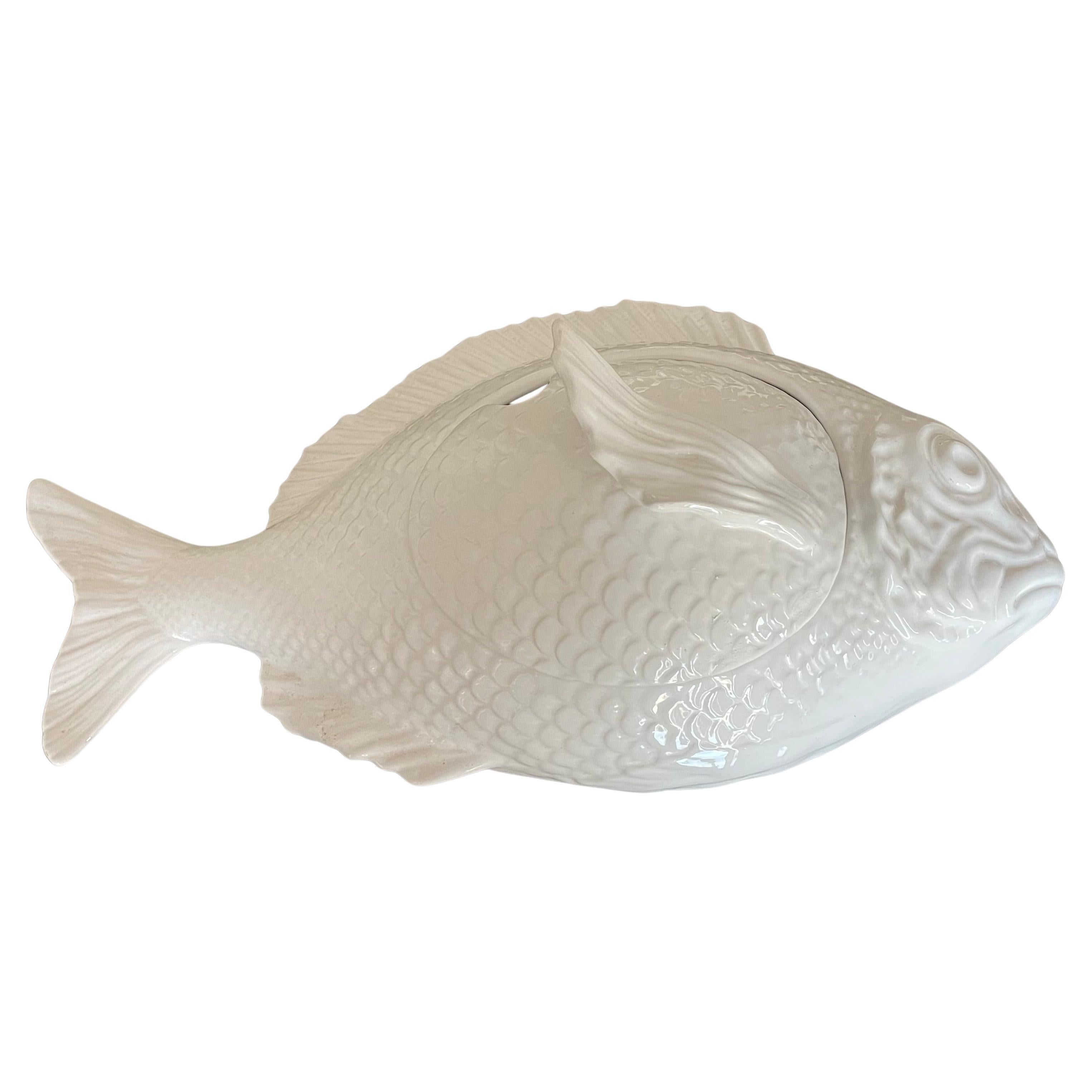 Bordallo Pinheiro Sopa de Pescado Sopera Blanca