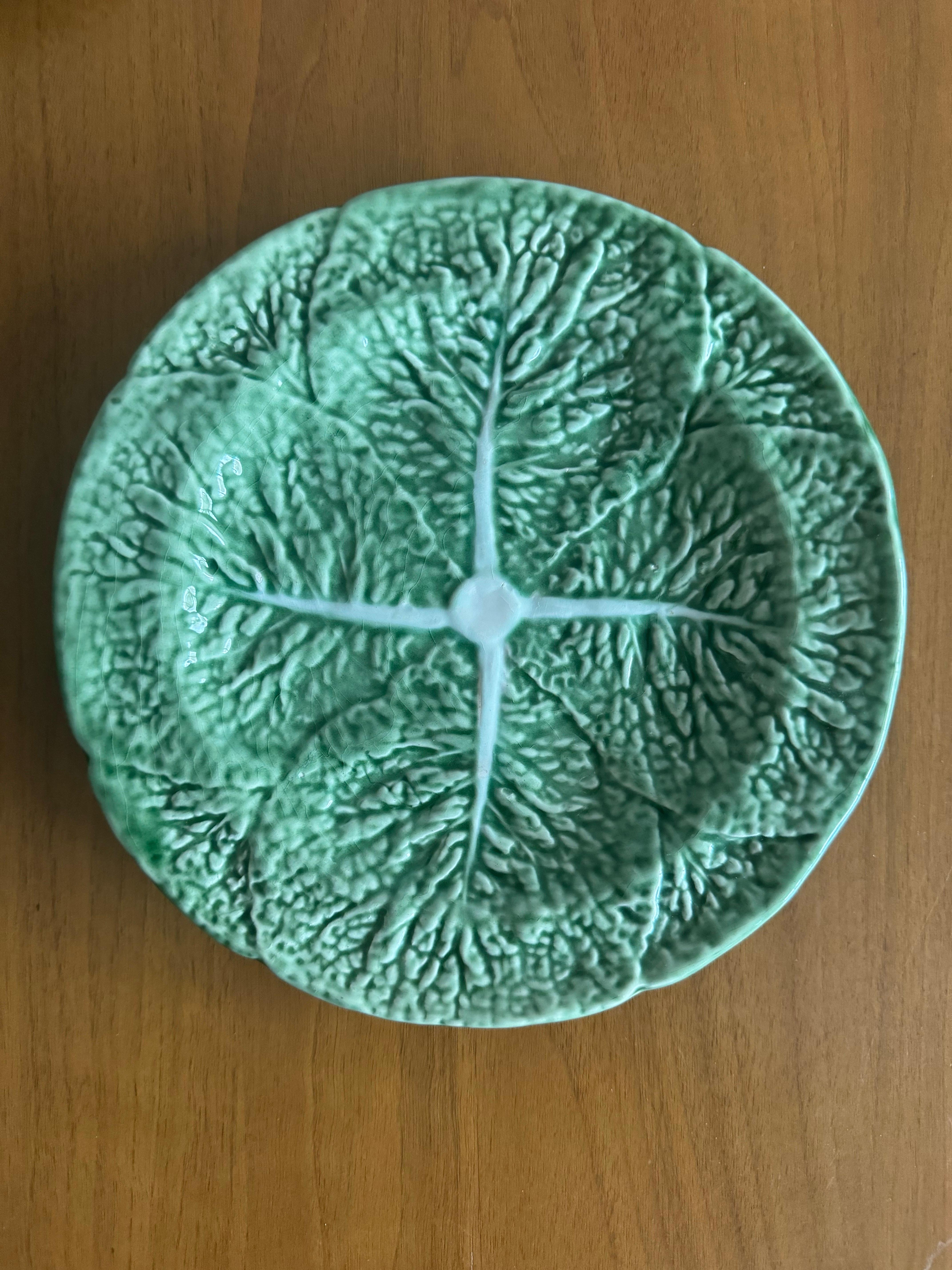 Bordallo Pinheiro Grünes Luncheon- und Salatteller-Set mit Cabbage-Blattblattverzierung im Angebot 4