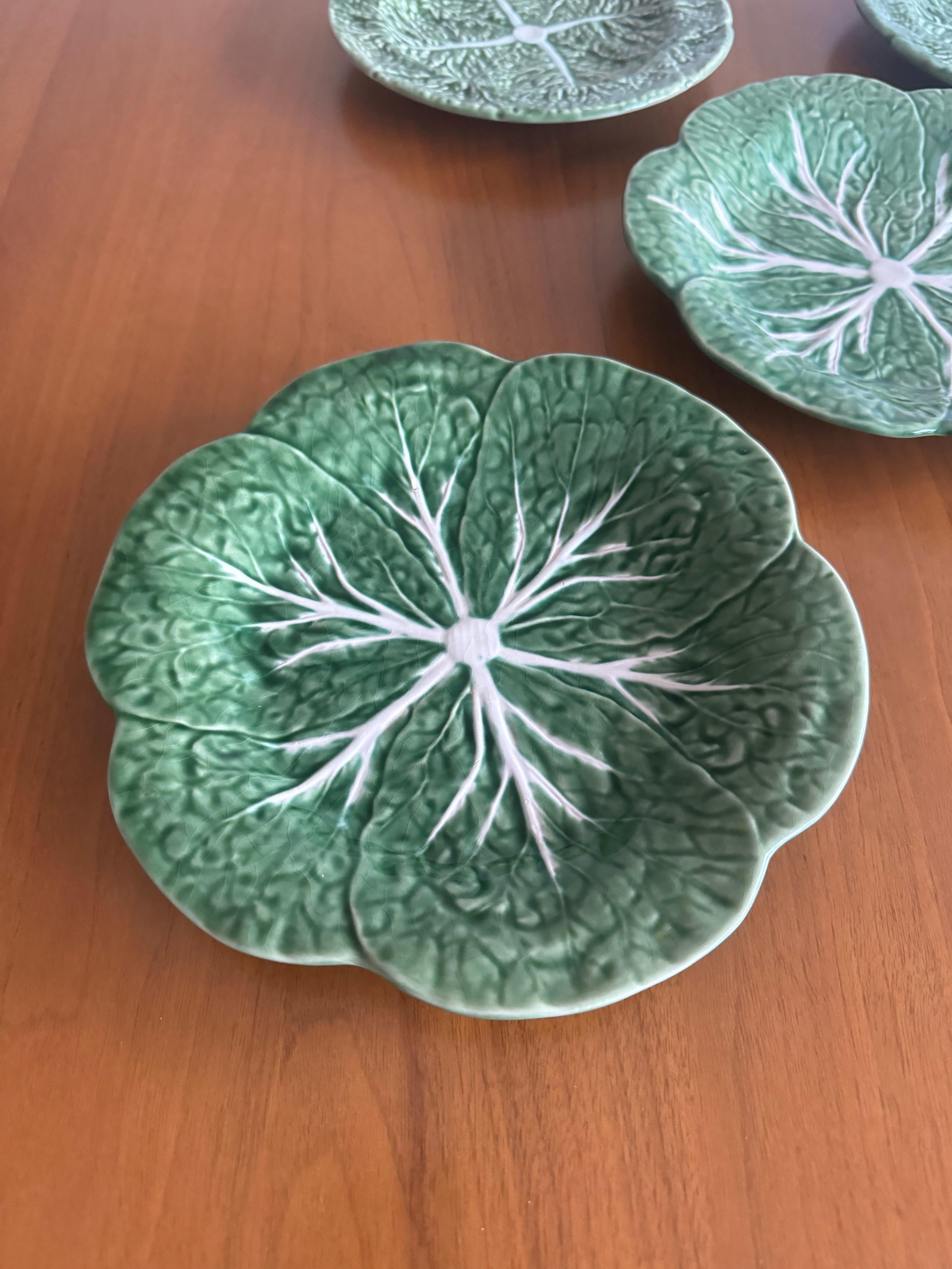 Bordallo Pinheiro Grünes Luncheon- und Salatteller-Set mit Cabbage-Blattblattverzierung (Portugiesisch) im Angebot