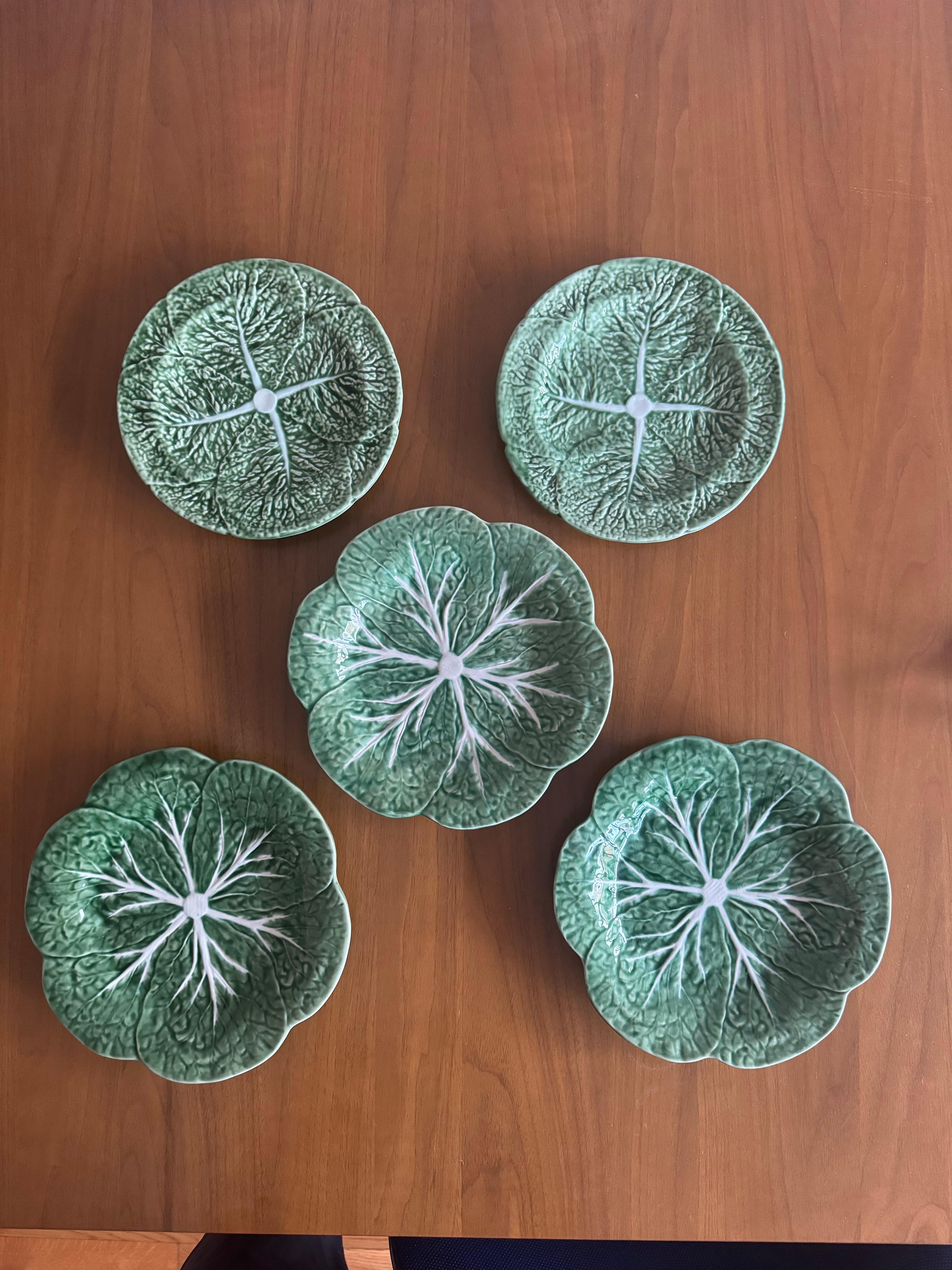 Bordallo Pinheiro Grünes Luncheon- und Salatteller-Set mit Cabbage-Blattblattverzierung im Zustand „Gut“ im Angebot in New York, NY