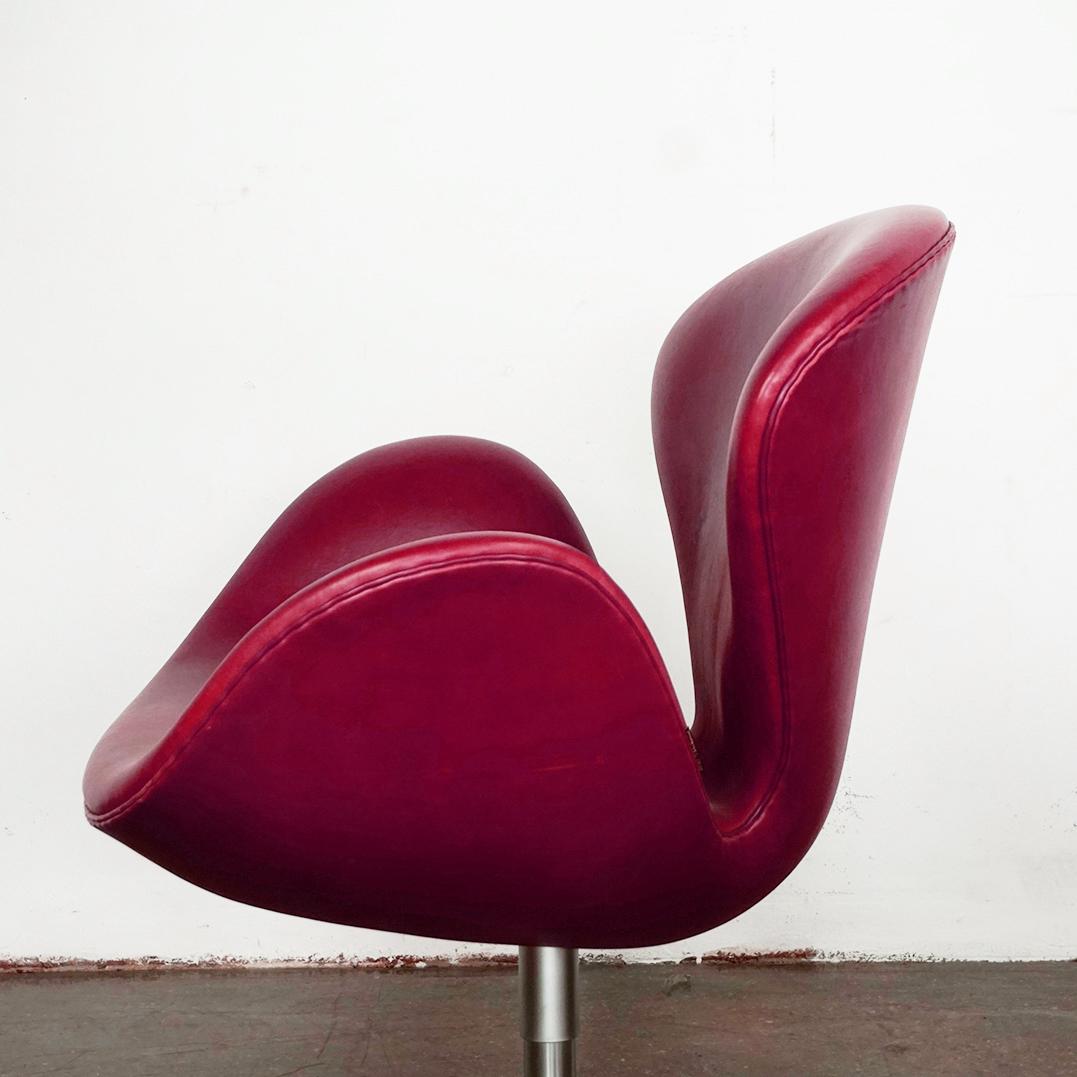 Silla Cisne de cuero burdeos de Arne Jacobsen para Fritz Hansen Dinamarca 7