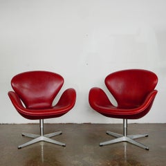 Bordeaux Leather Swan Chair by Arne Jacobsen for Fritz Hansen Denmark