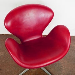 Bordeaux Leather Swan Chair by Arne Jacobsen for Fritz Hansen Denmark
