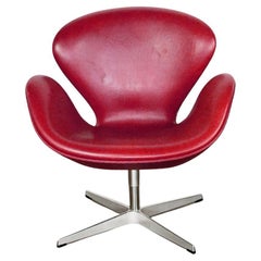 Silla Cisne de cuero burdeos de Arne Jacobsen para Fritz Hansen Dinamarca