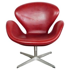 Bordeaux Leather Swan Chair by Arne Jacobsen for Fritz Hansen Denmark