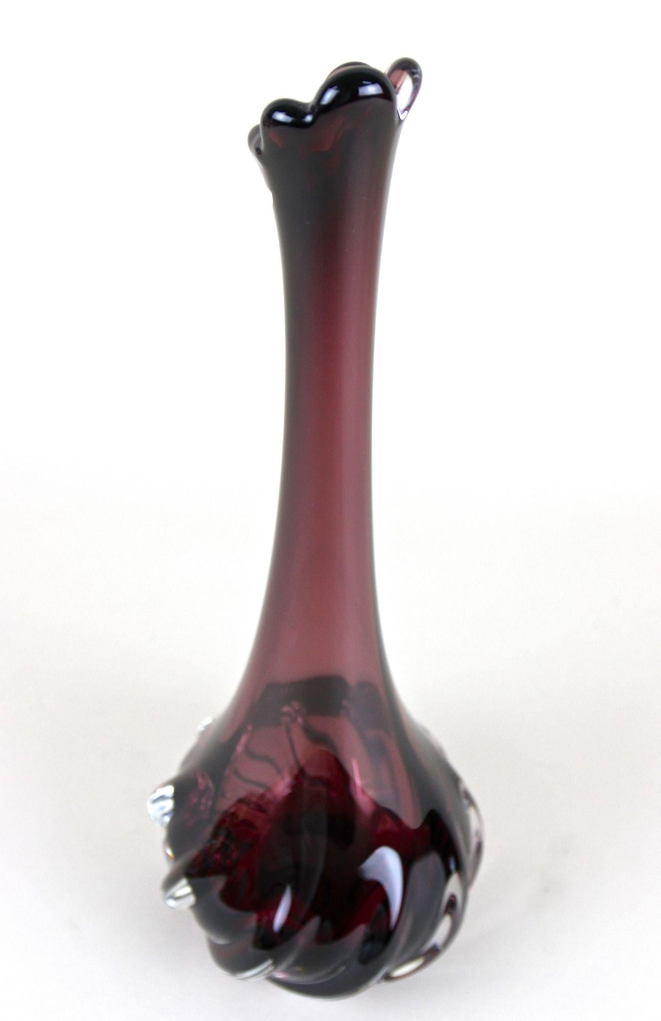 Bordeaux Red Murano Glass Long Neck Vase, 20th Century, Italy circa 1970 In Good Condition For Sale In Lichtenberg, AT