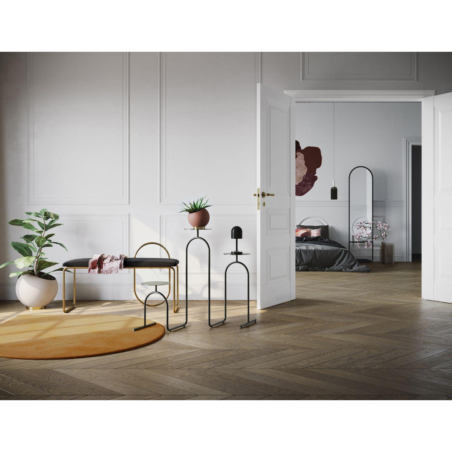 Banc minimaliste en velours bordeaux en vente 3