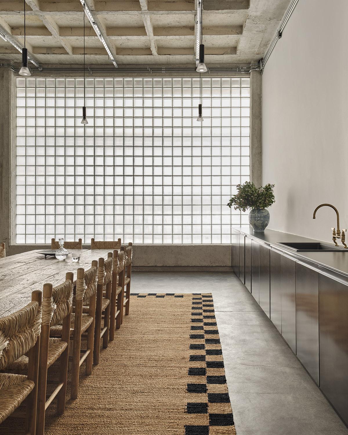 Tessuto a mano Tappeto 'Border' in iuta nera dal design scandinavo in vendita