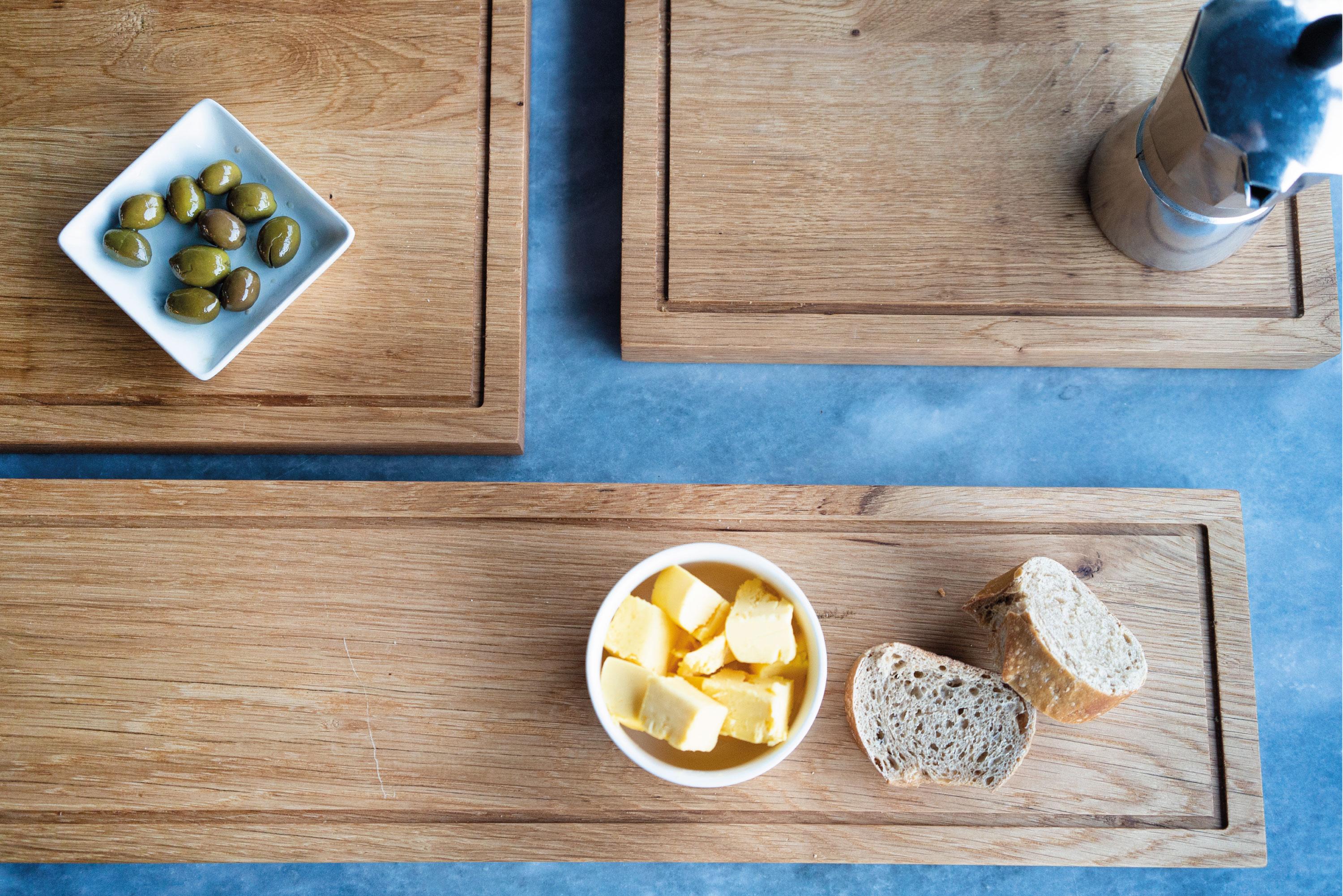 Scandinavian Modern Border, Handmade Oak Wood Serving and Cutting Board Set of Three For Sale