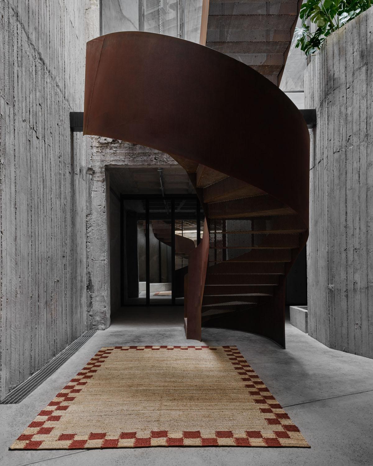 Roter Teppich im Jutestil „Border“ im skandinavischen Design (Handgewebt) im Angebot