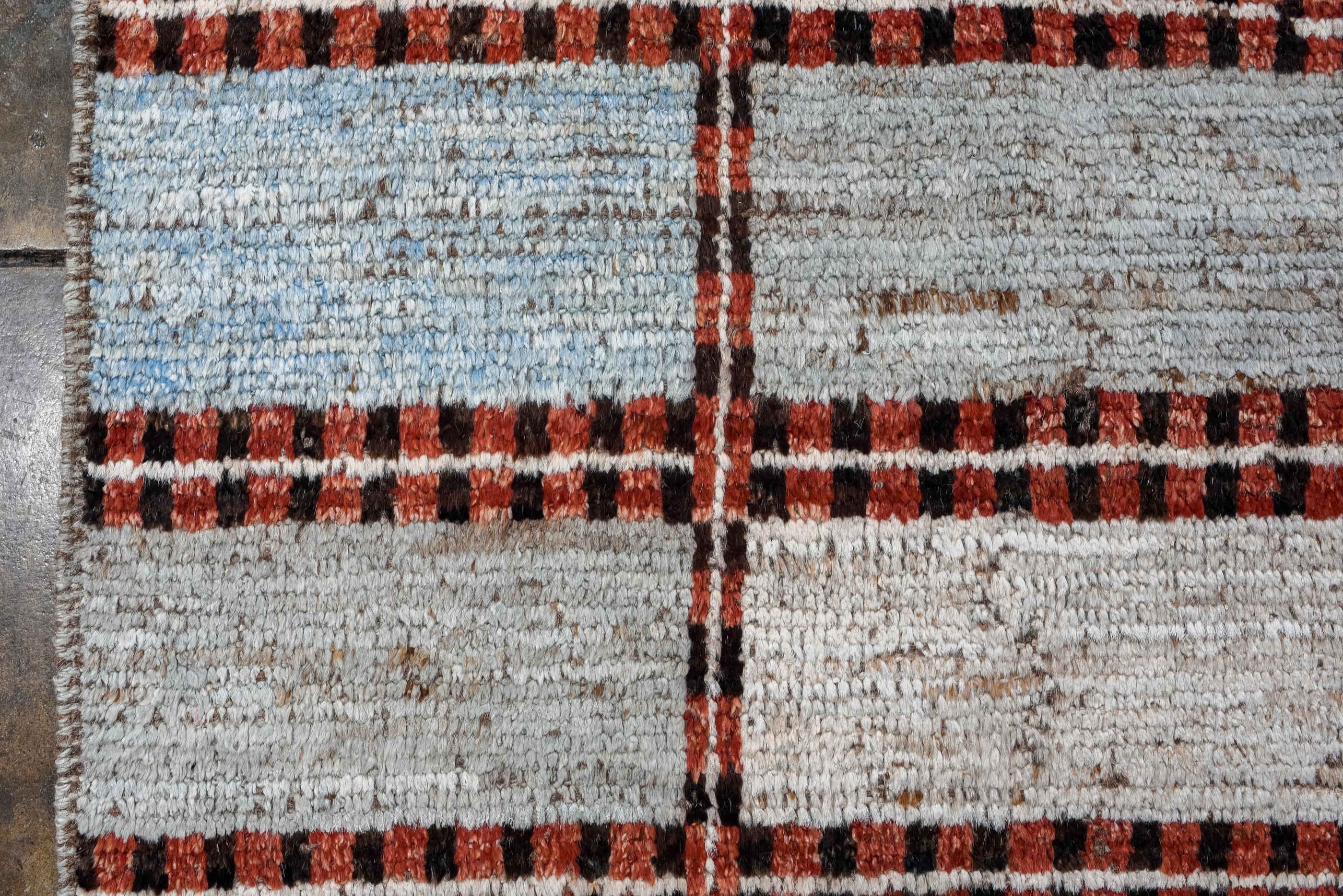 Randloser, quadratischer Tulu-Teppich mit rechteckigem Design im Zustand „Hervorragend“ im Angebot in New York, NY