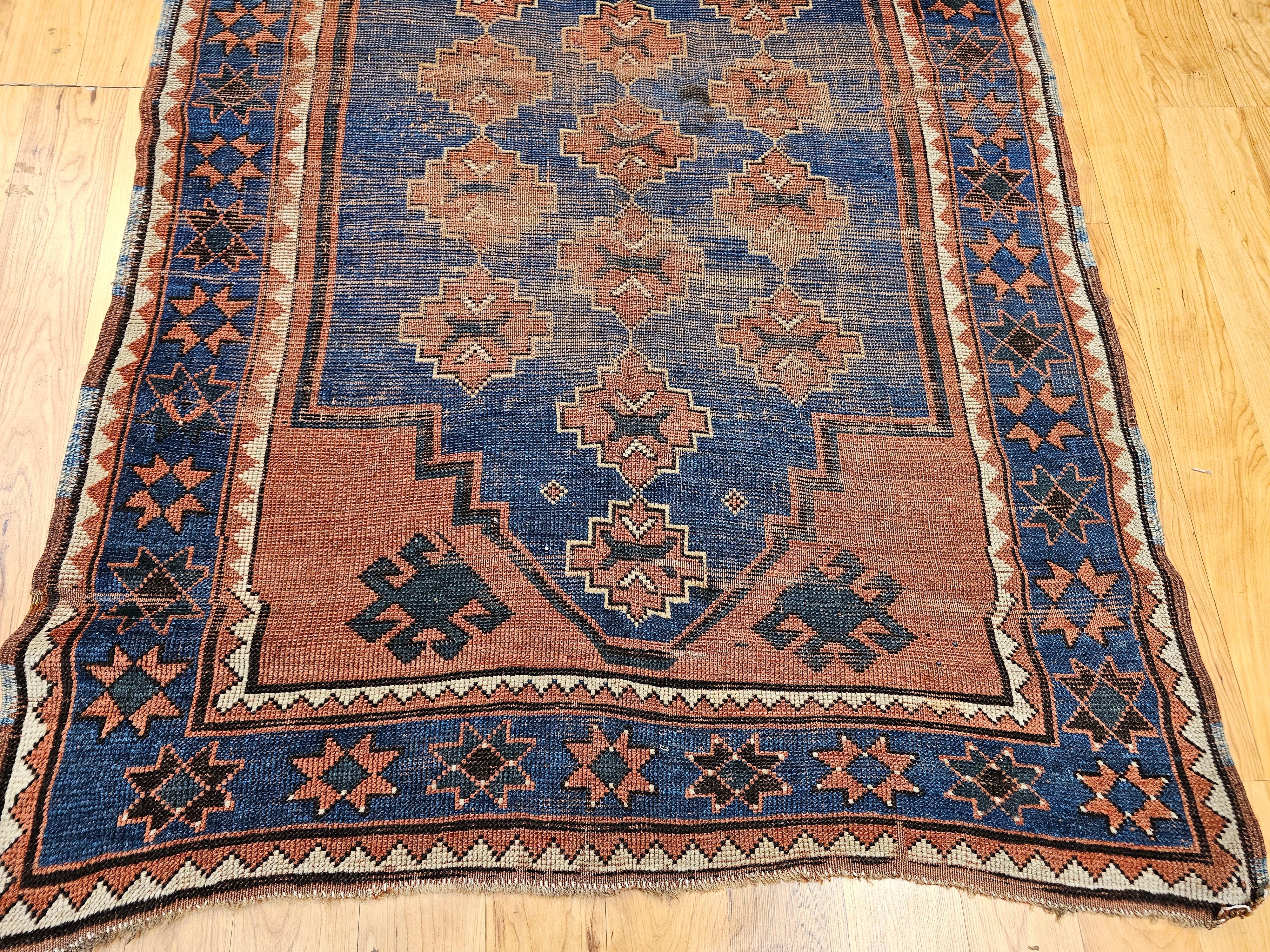 Tapis Bordjalou caucasien du 19ème siècle en bleu abrash Bon état - En vente à Barrington, IL