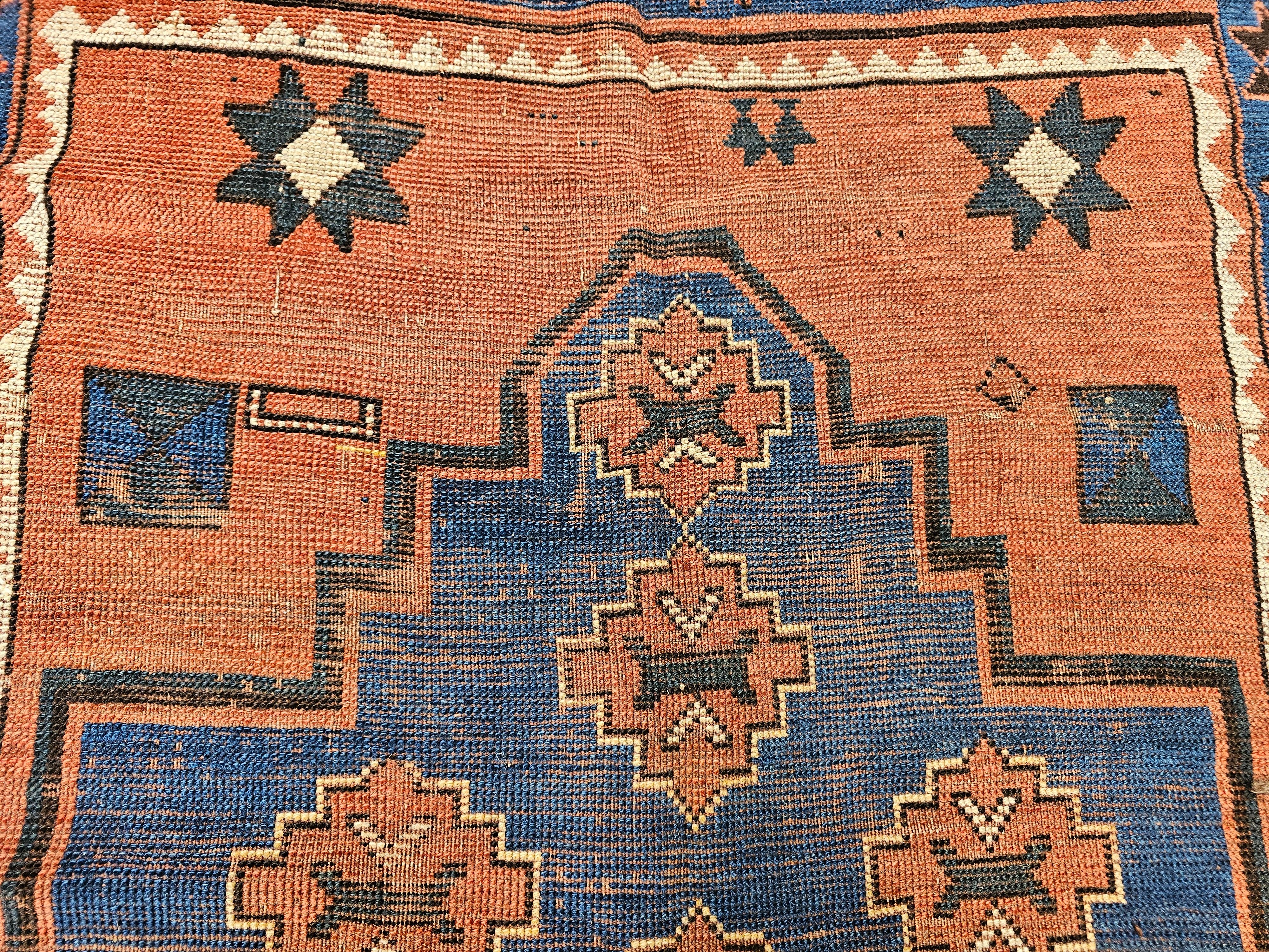 XIXe siècle Tapis Bordjalou caucasien du 19ème siècle en bleu abrash en vente