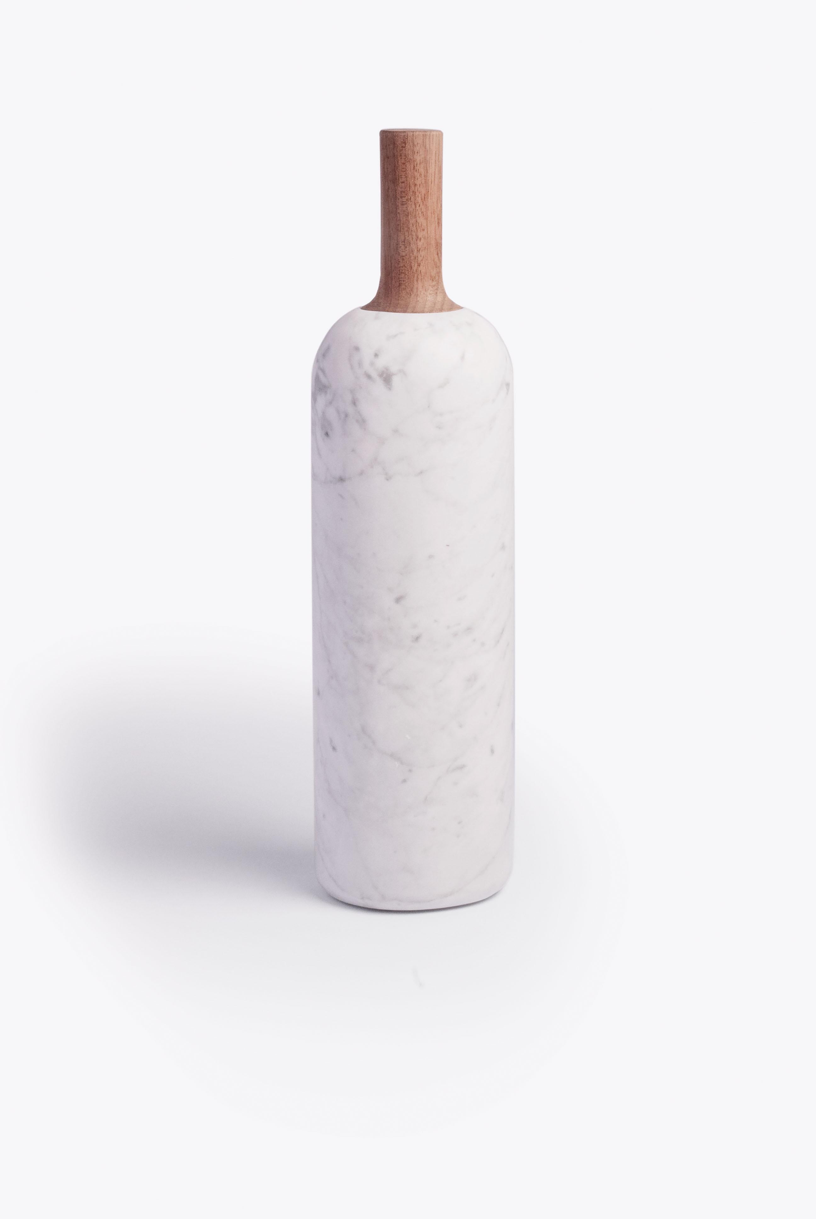 Bordolese rolling pin with case by Studio Lievito
Dimensions: D 10 x W 10 x H 38 cm
Materials: Bianco Carrara marble, Mahogany wood.
Weight: 5.2 kg

Evoking the silhouette of a classic glass bottle, this piece features an elegant combination of