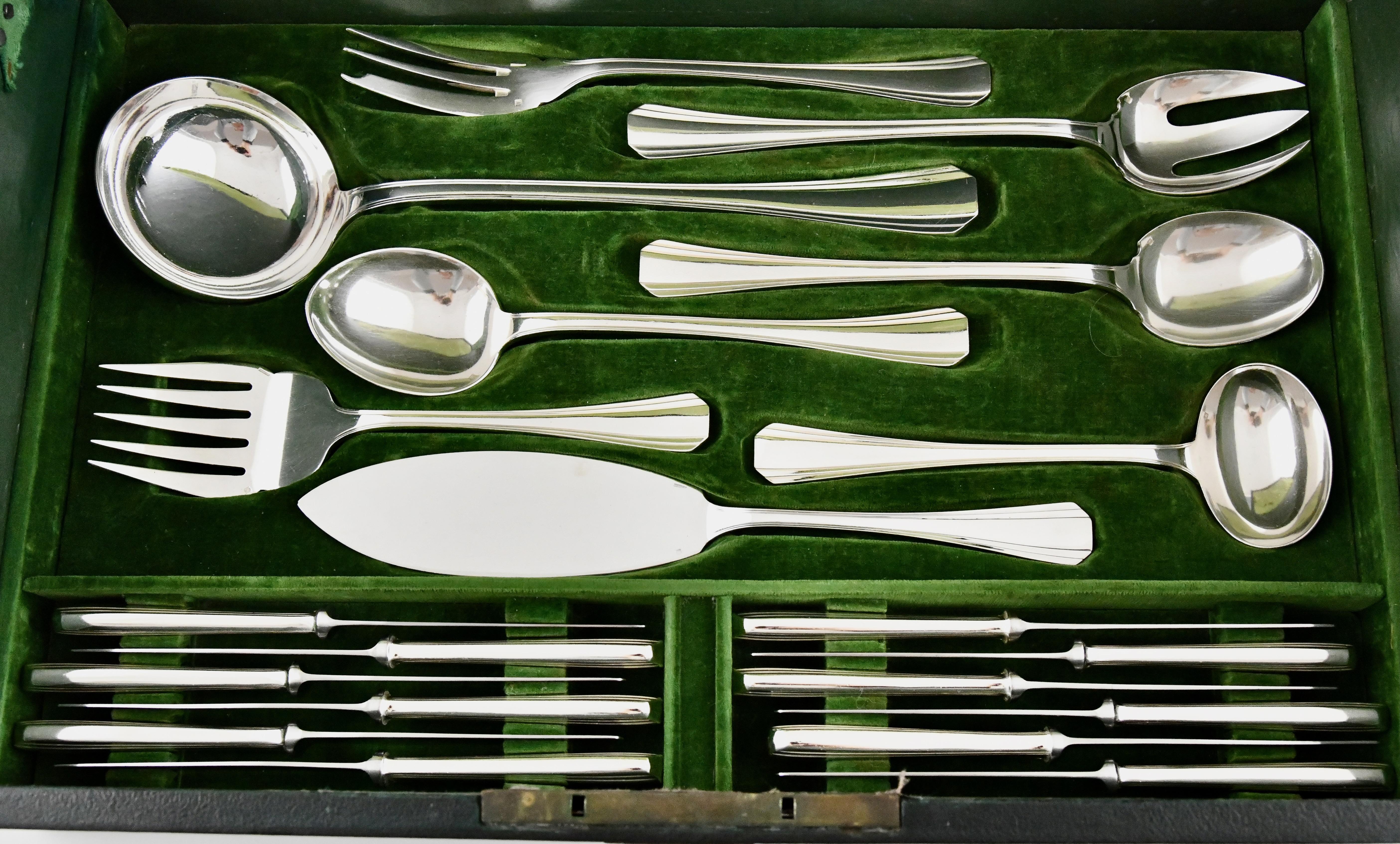 Boreal Art Deco 117 Pc Silvered Flatware Set Luc Lanel Christofle 1929 in case en Bueno estado para la venta en Antwerp, BE