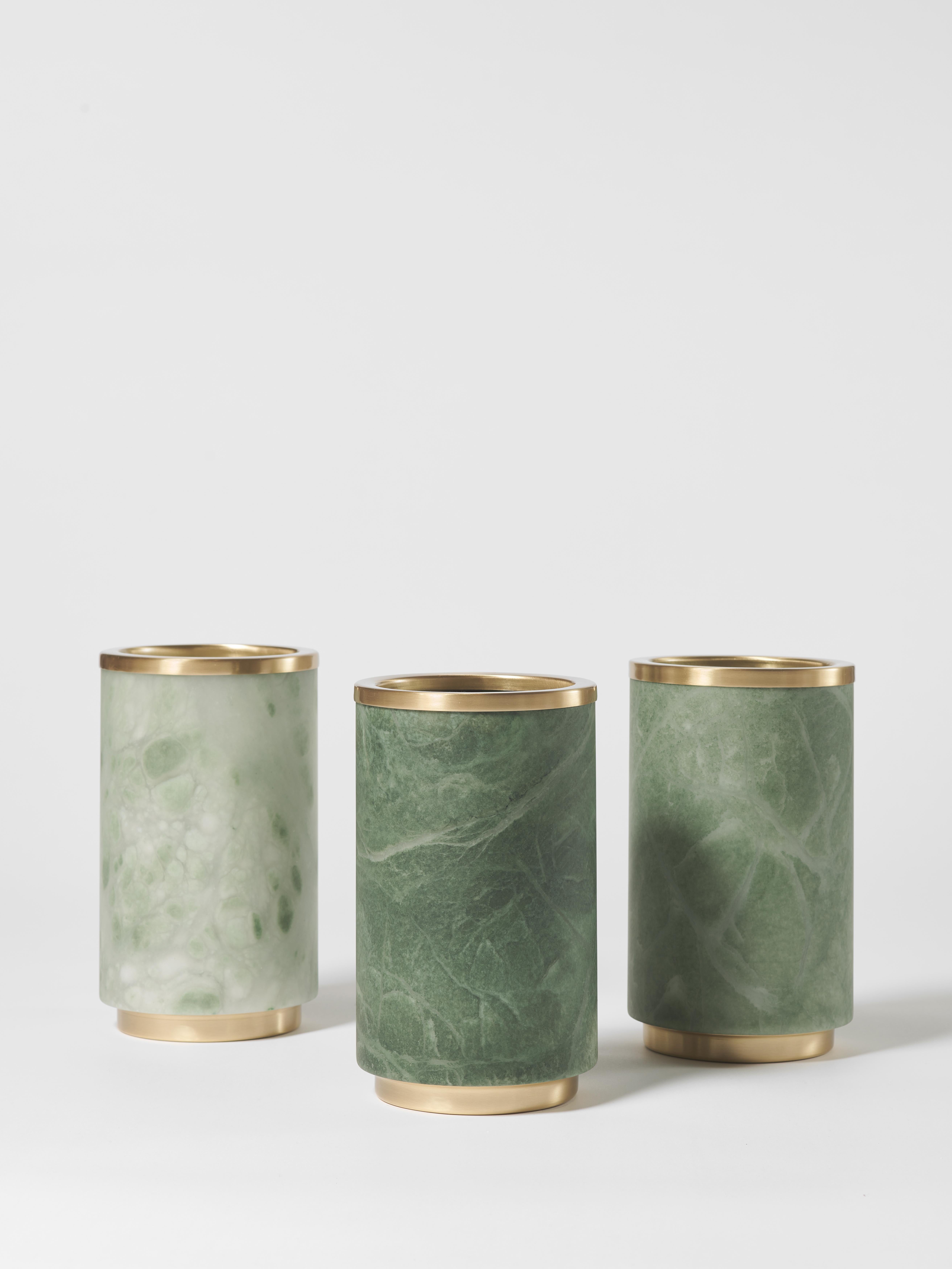 This exquisite vase combines the timeless beauty of green alabaster with the refined touch of satin brass. Its cylindrical shape enhances its minimalist elegance, making it a sophisticated addition to any interior. The natural veining of the