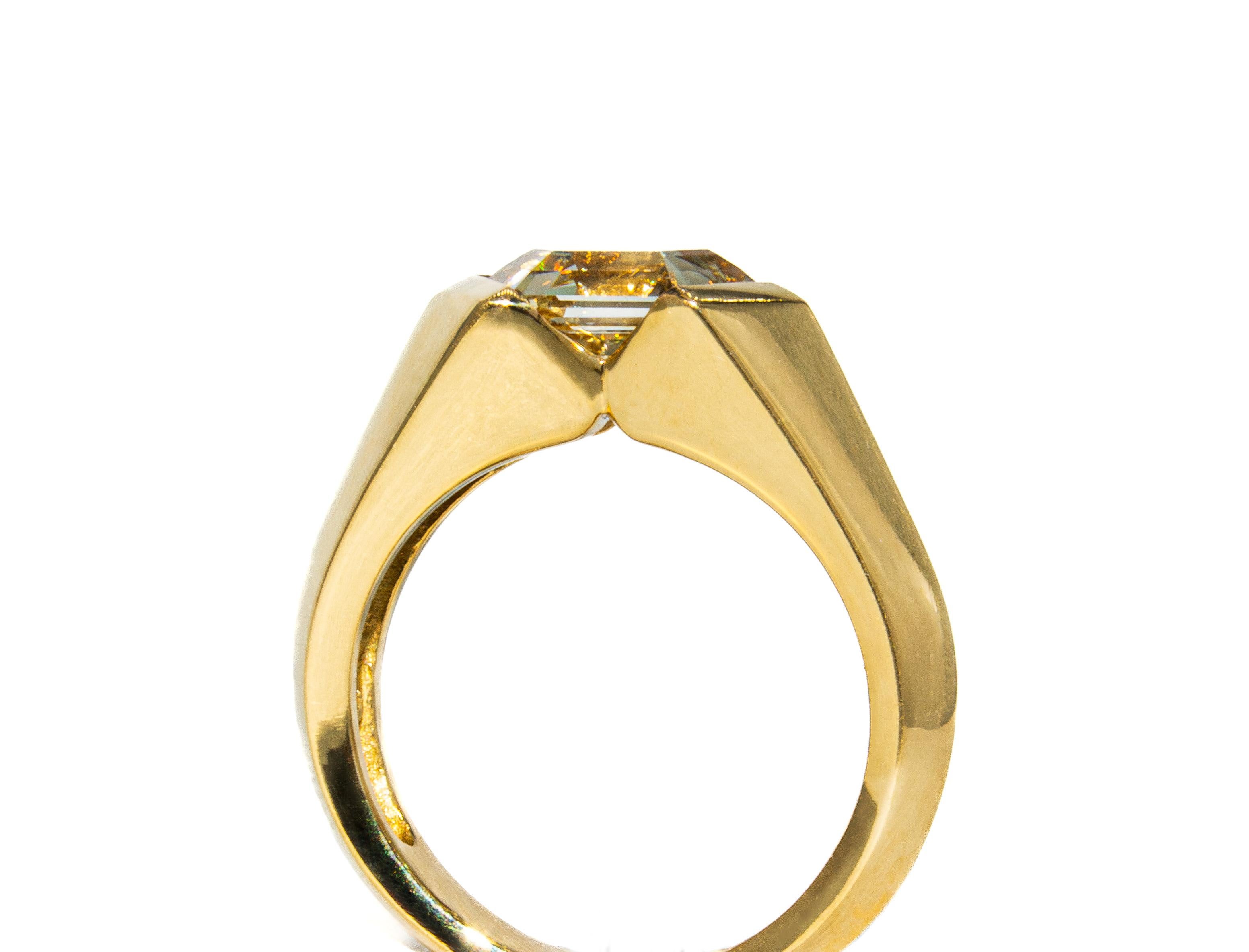 Boregaard GIA Anillo solitario de diamantes hexagonales de 2,35 quilates, amarillo pardusco fantasía en Excelente estado para la venta en New York, NY