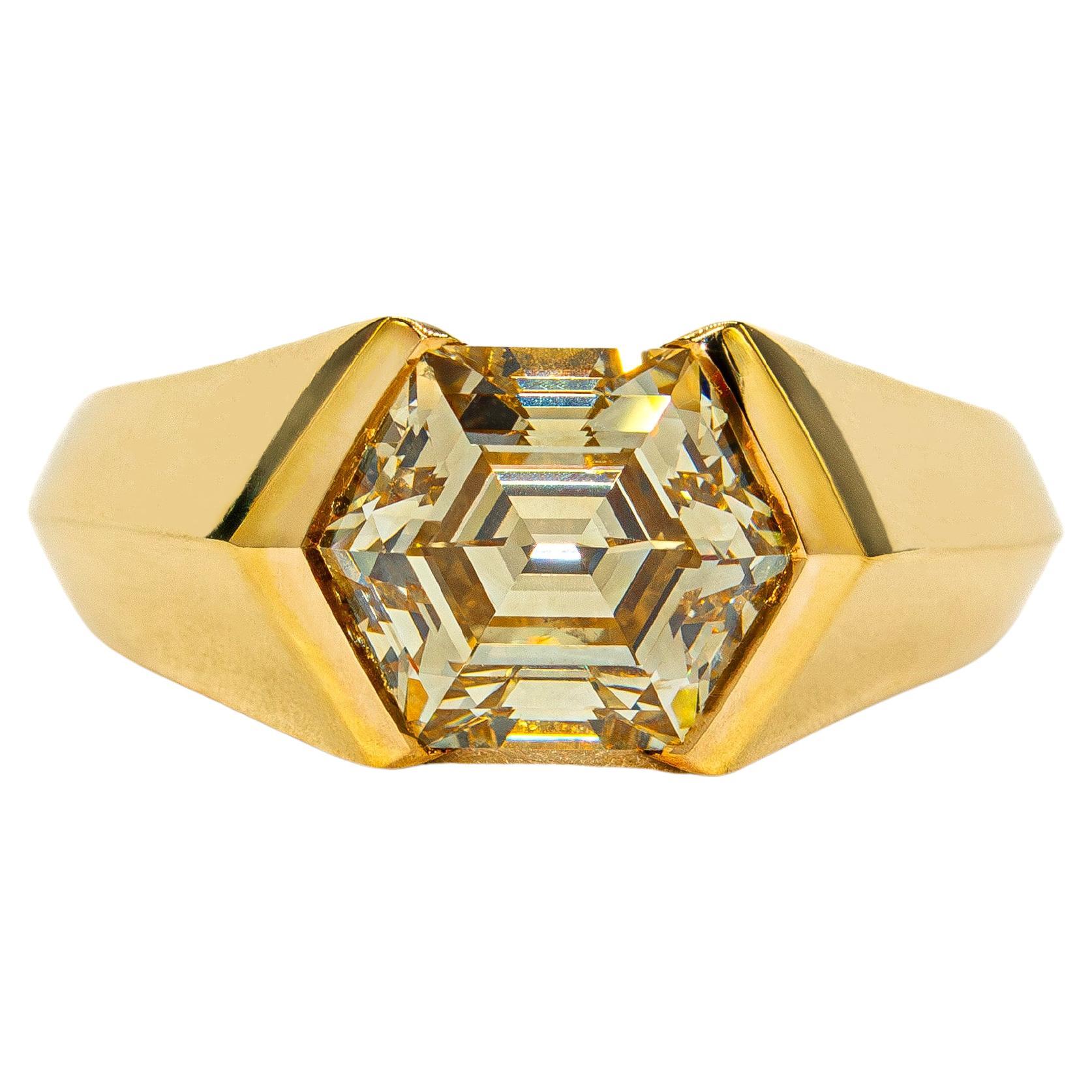 Boregaard GIA Anillo solitario de diamantes hexagonales de 2,35 quilates, amarillo pardusco fantasía en venta